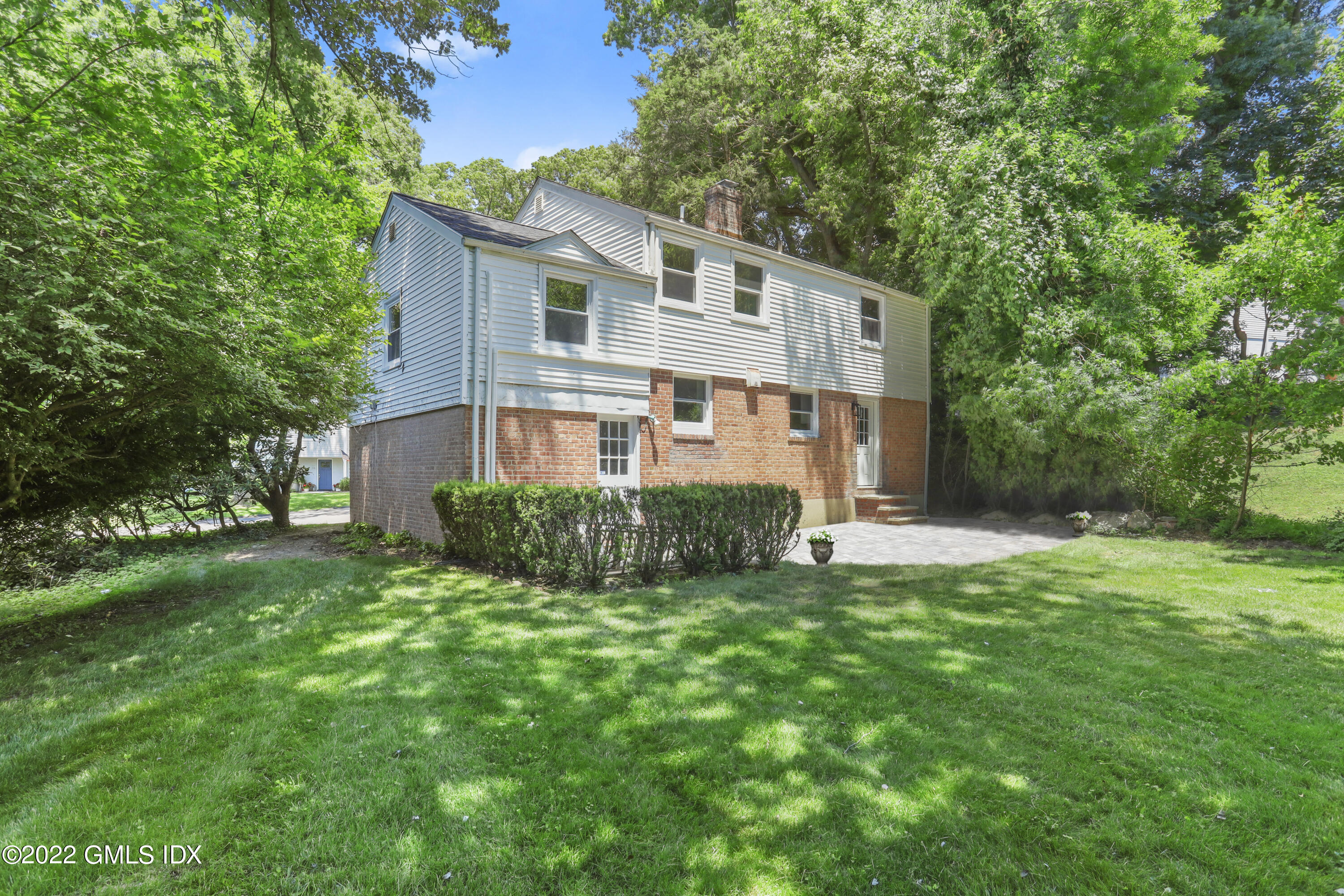 10 MacArthur Drive