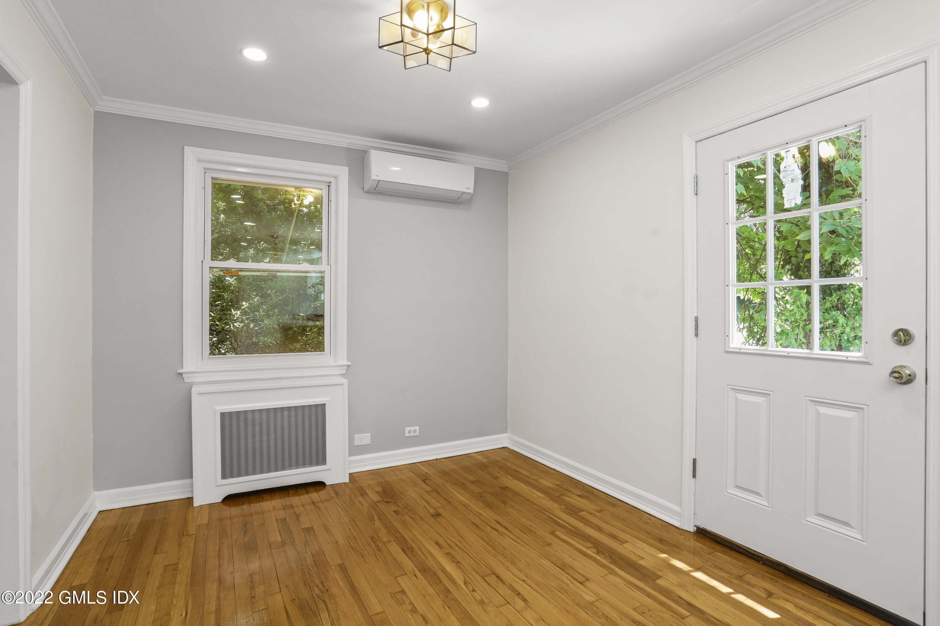 10 MacArthur Drive