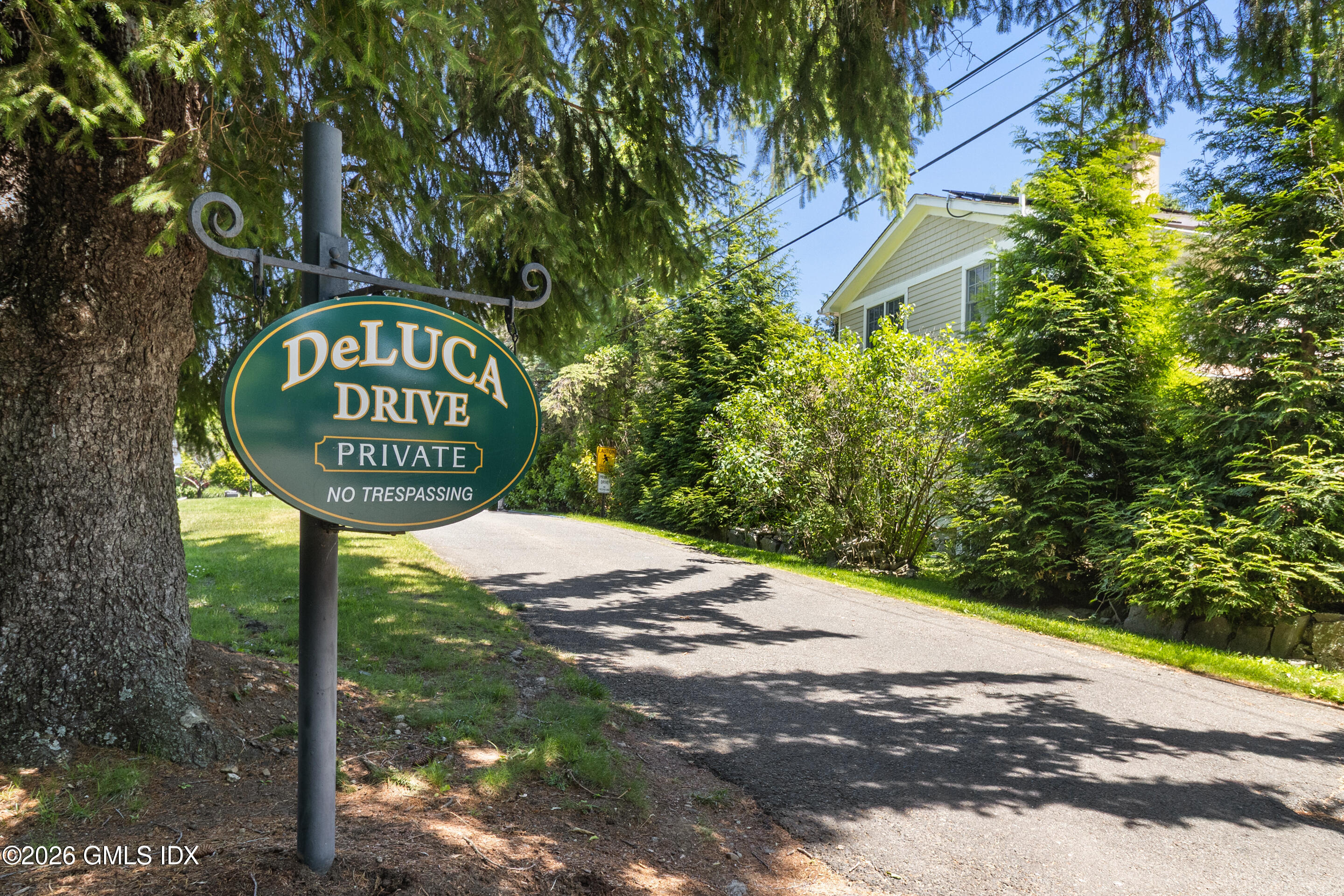 9 Deluca Drive