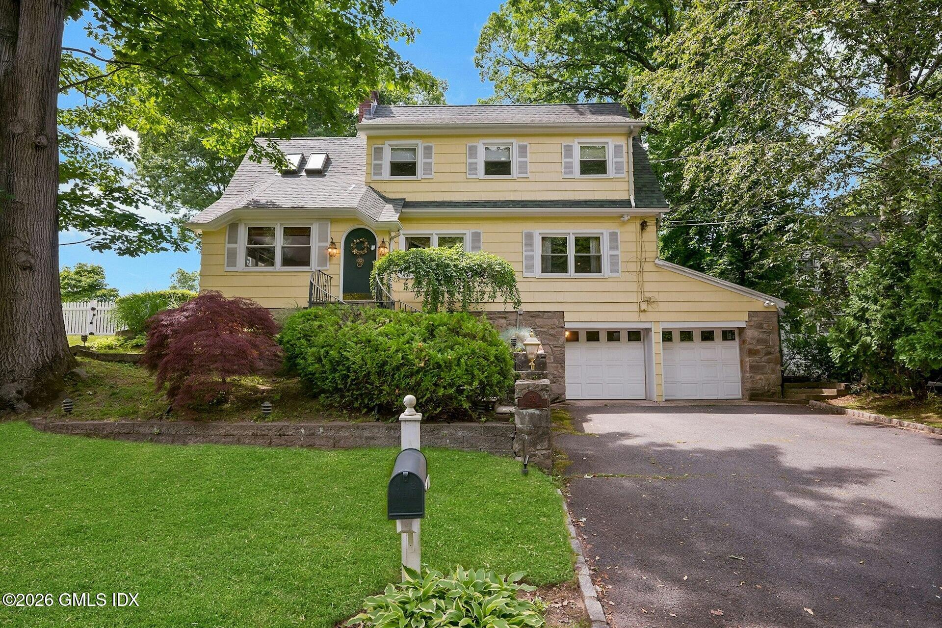 52 Center Drive