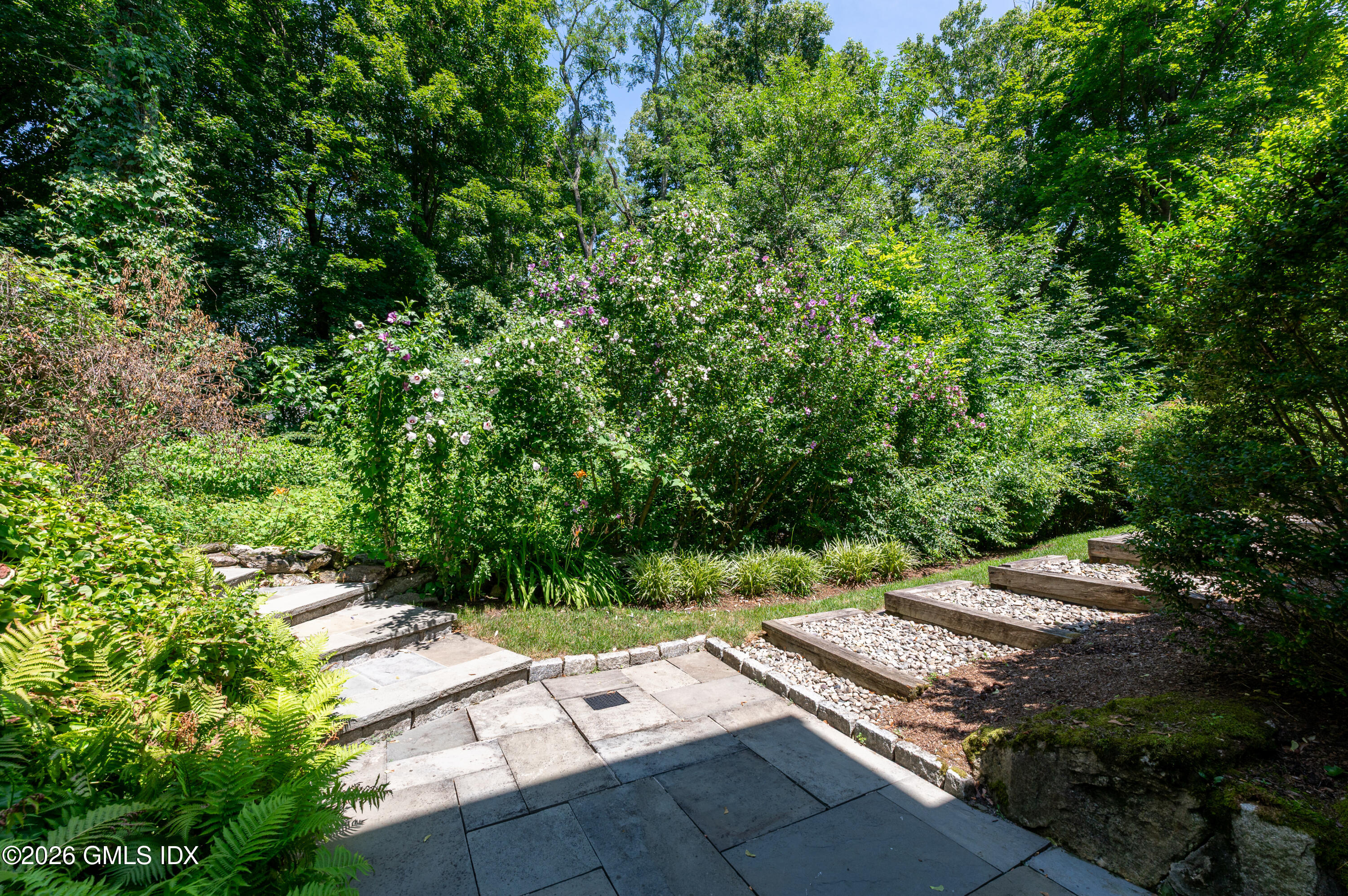 31 N Hawthorne Street