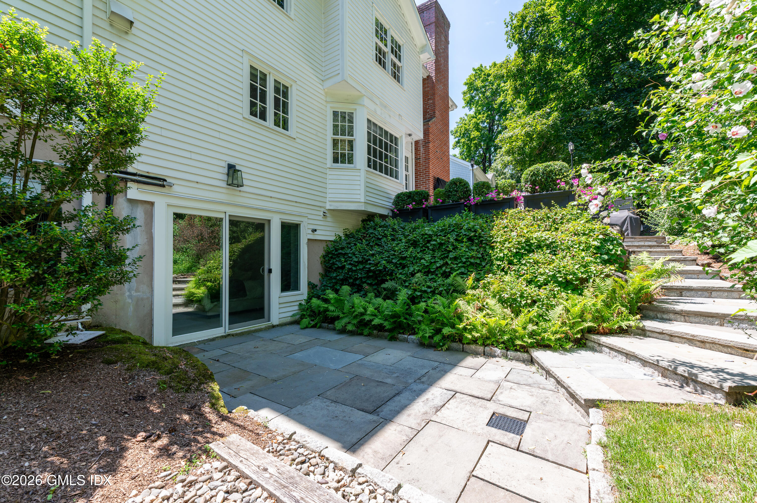 31 N Hawthorne Street