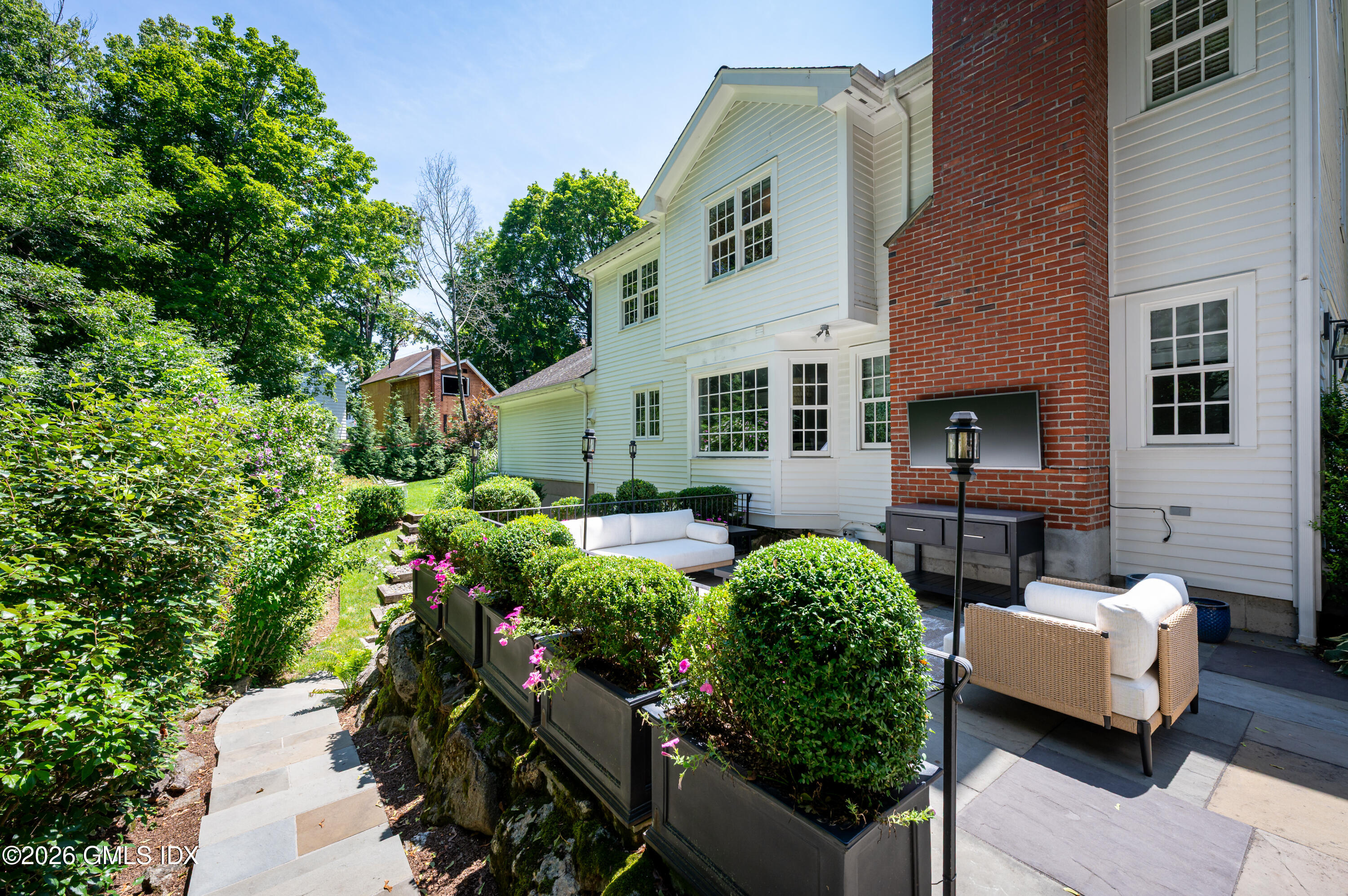 31 N Hawthorne Street