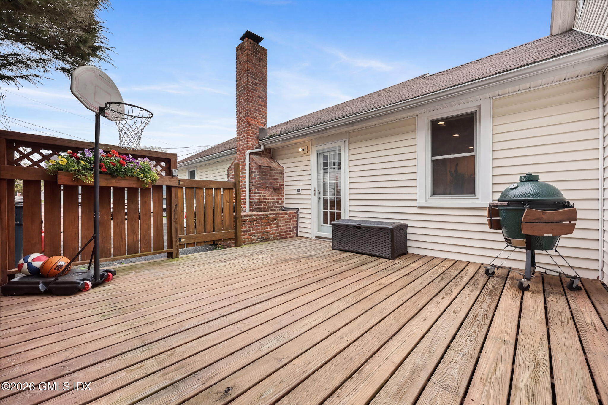 85 Woodbury Avenue