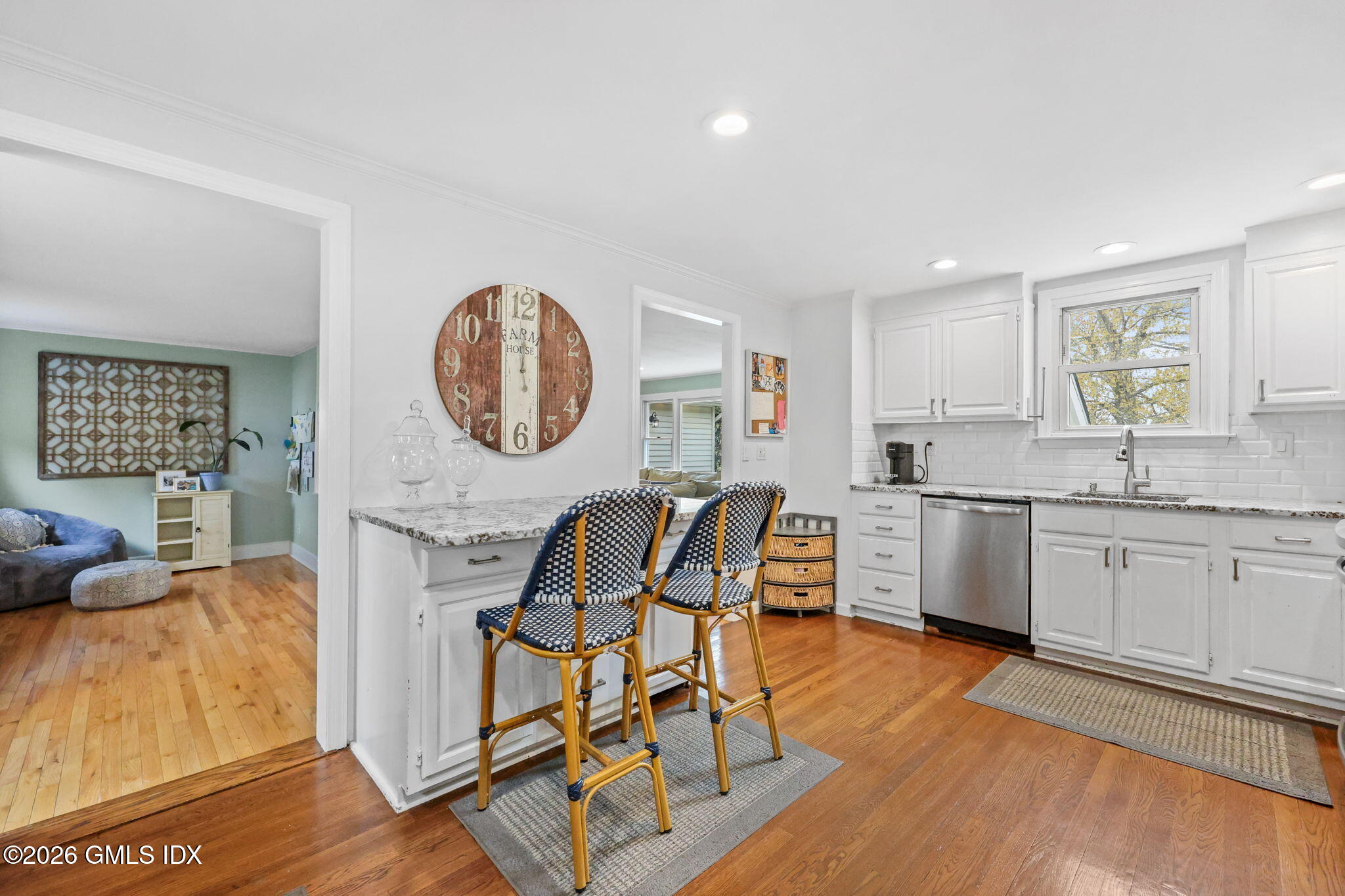 85 Woodbury Avenue
