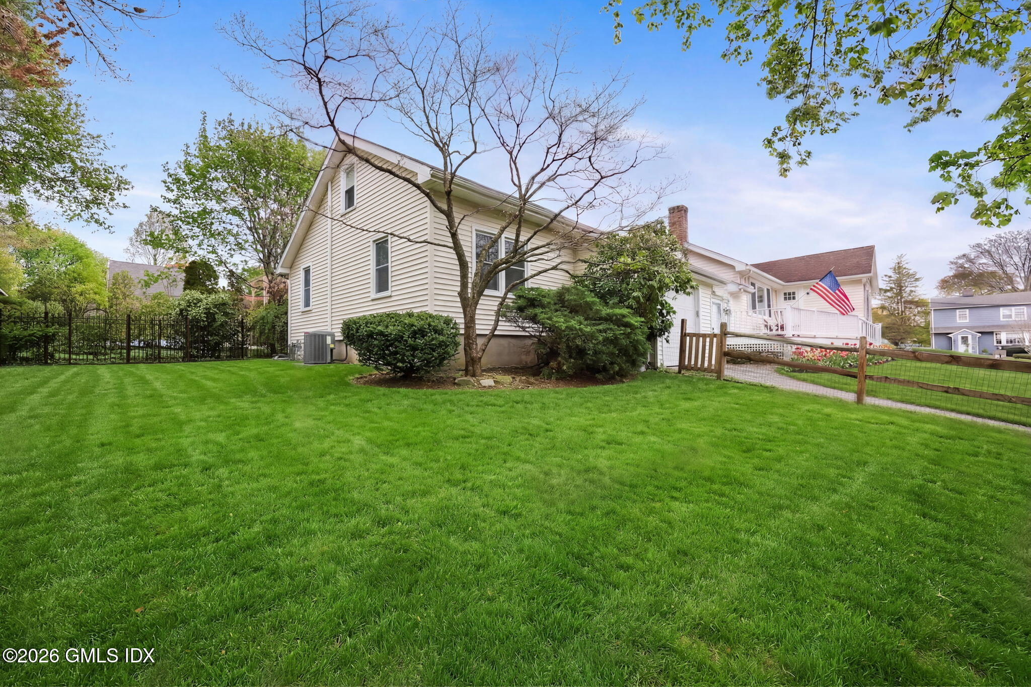 85 Woodbury Avenue