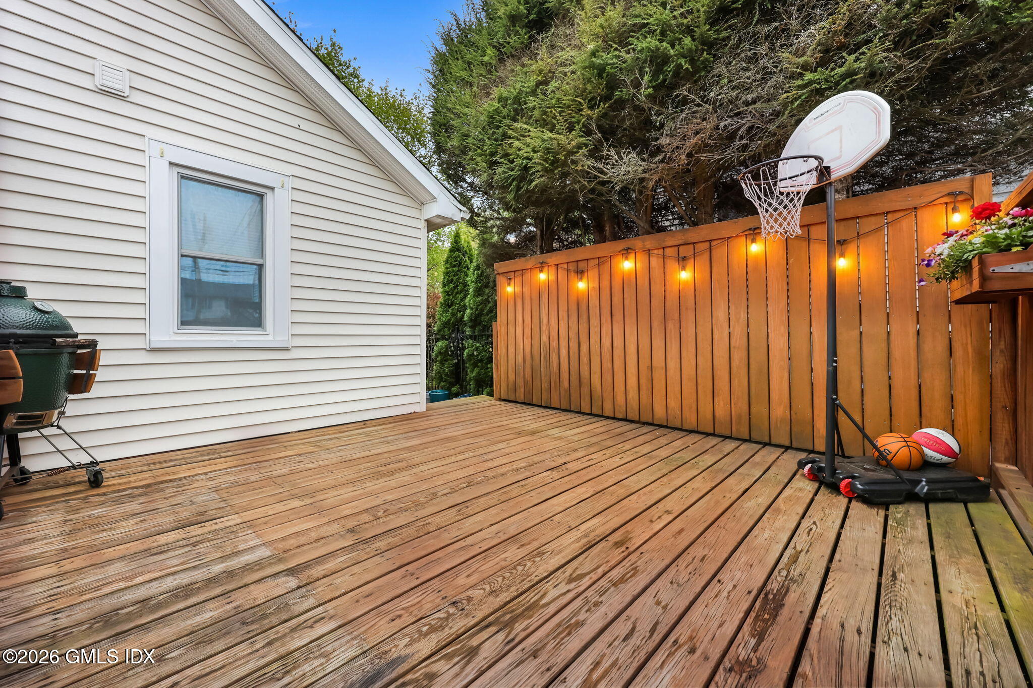 85 Woodbury Avenue