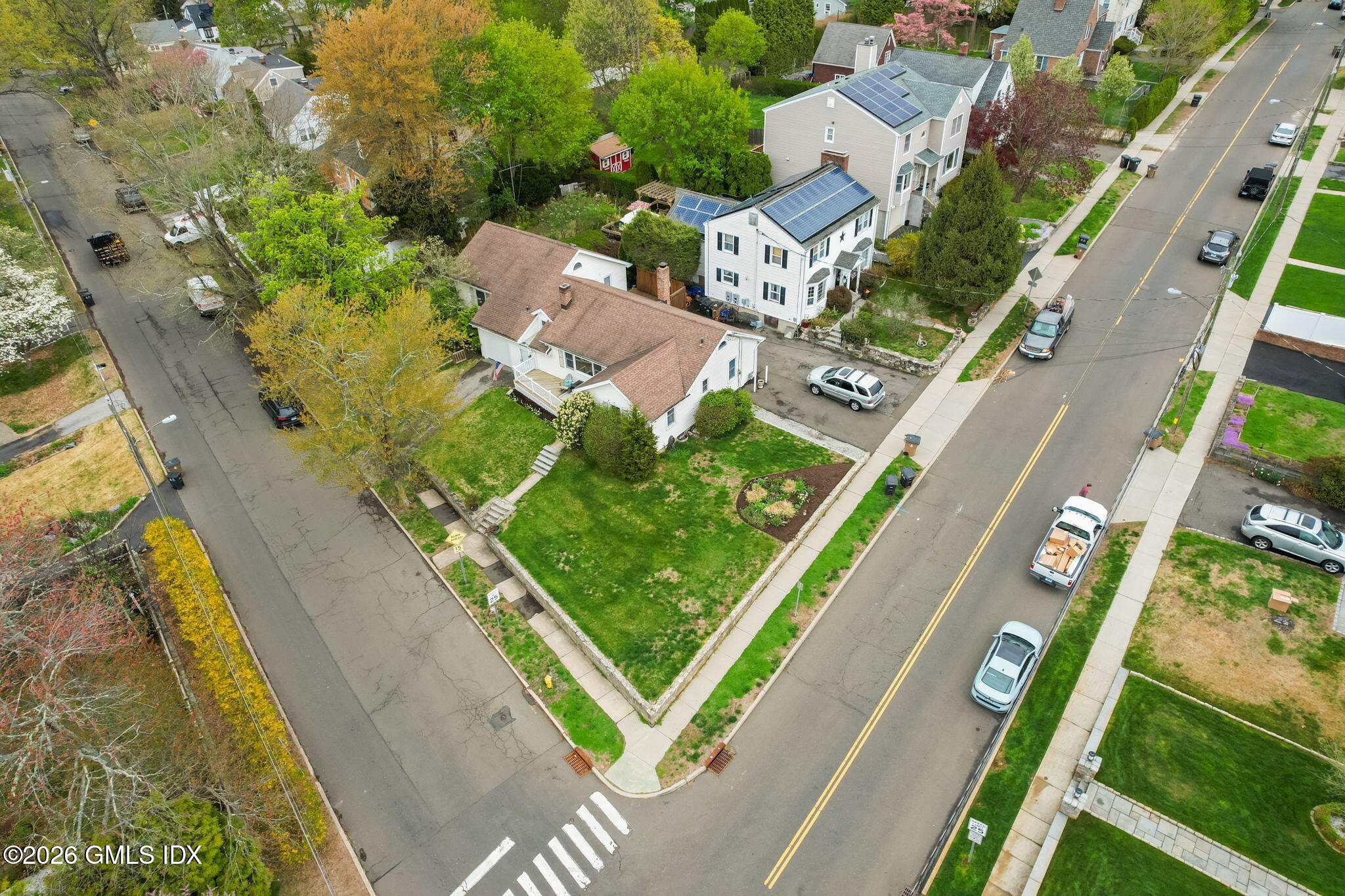 85 Woodbury Avenue