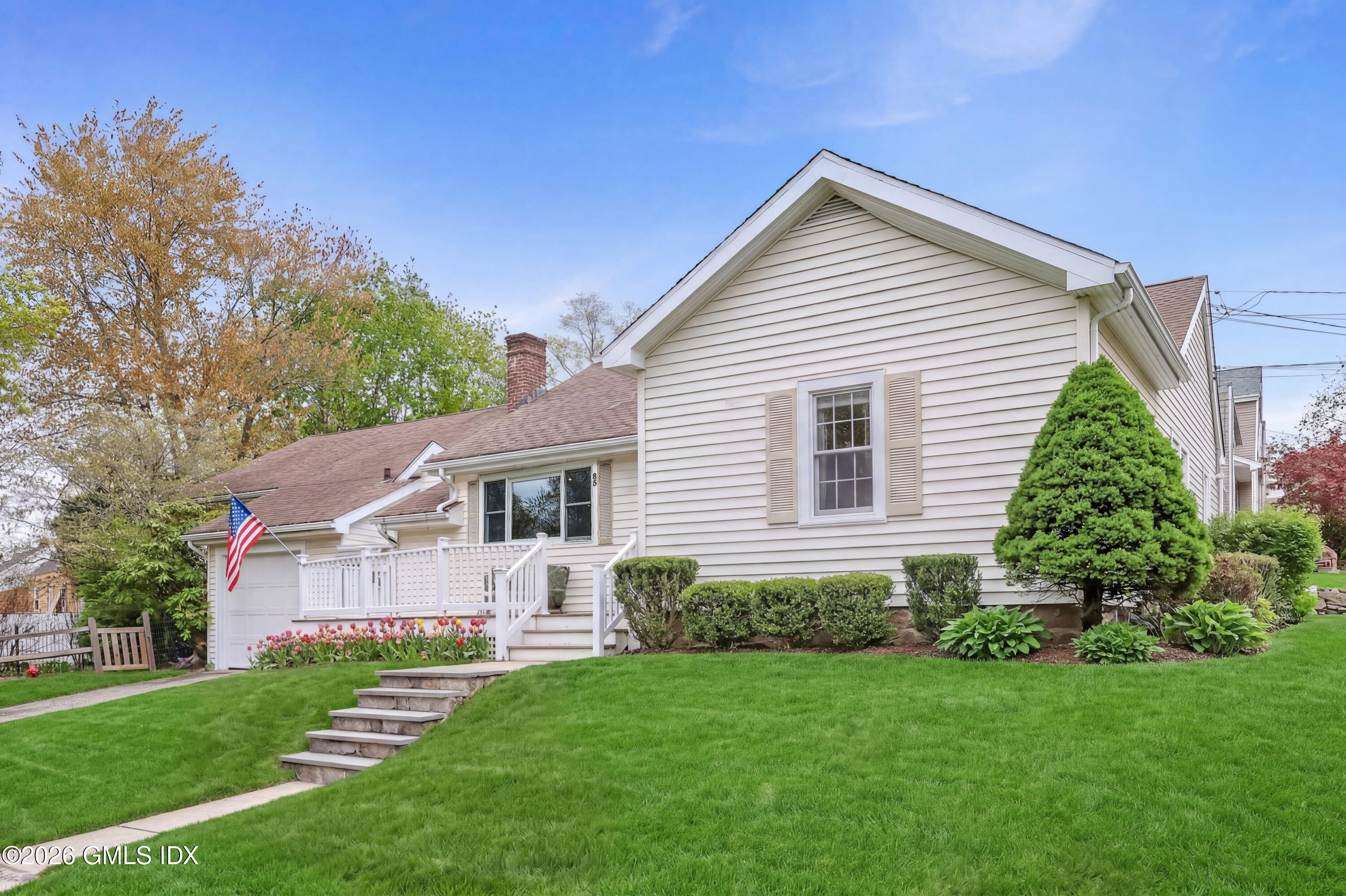 85 Woodbury Avenue