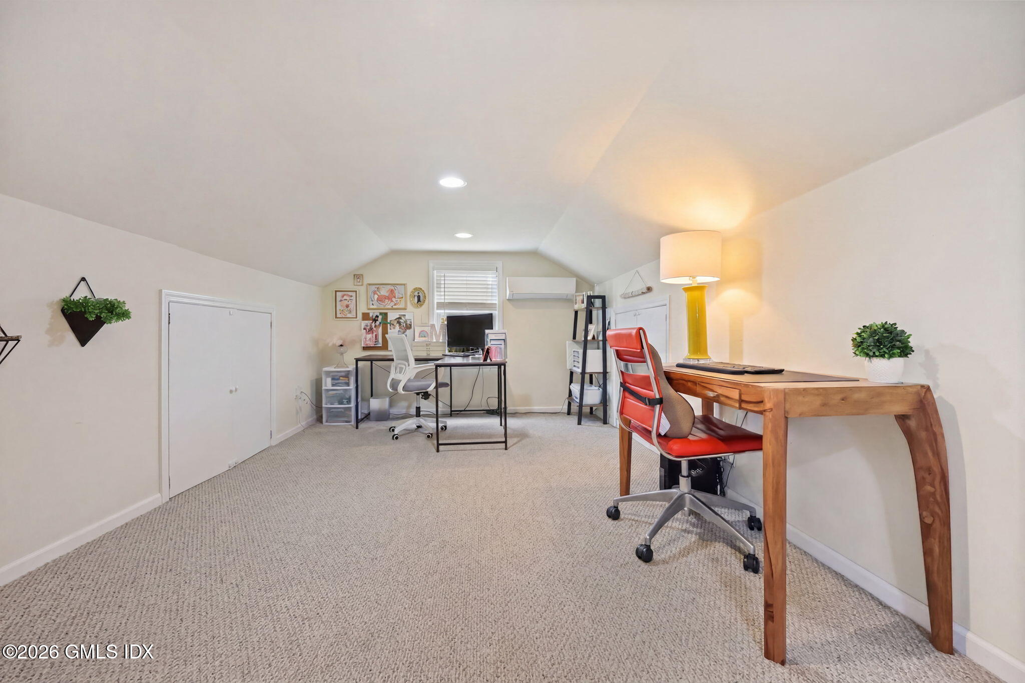 85 Woodbury Avenue