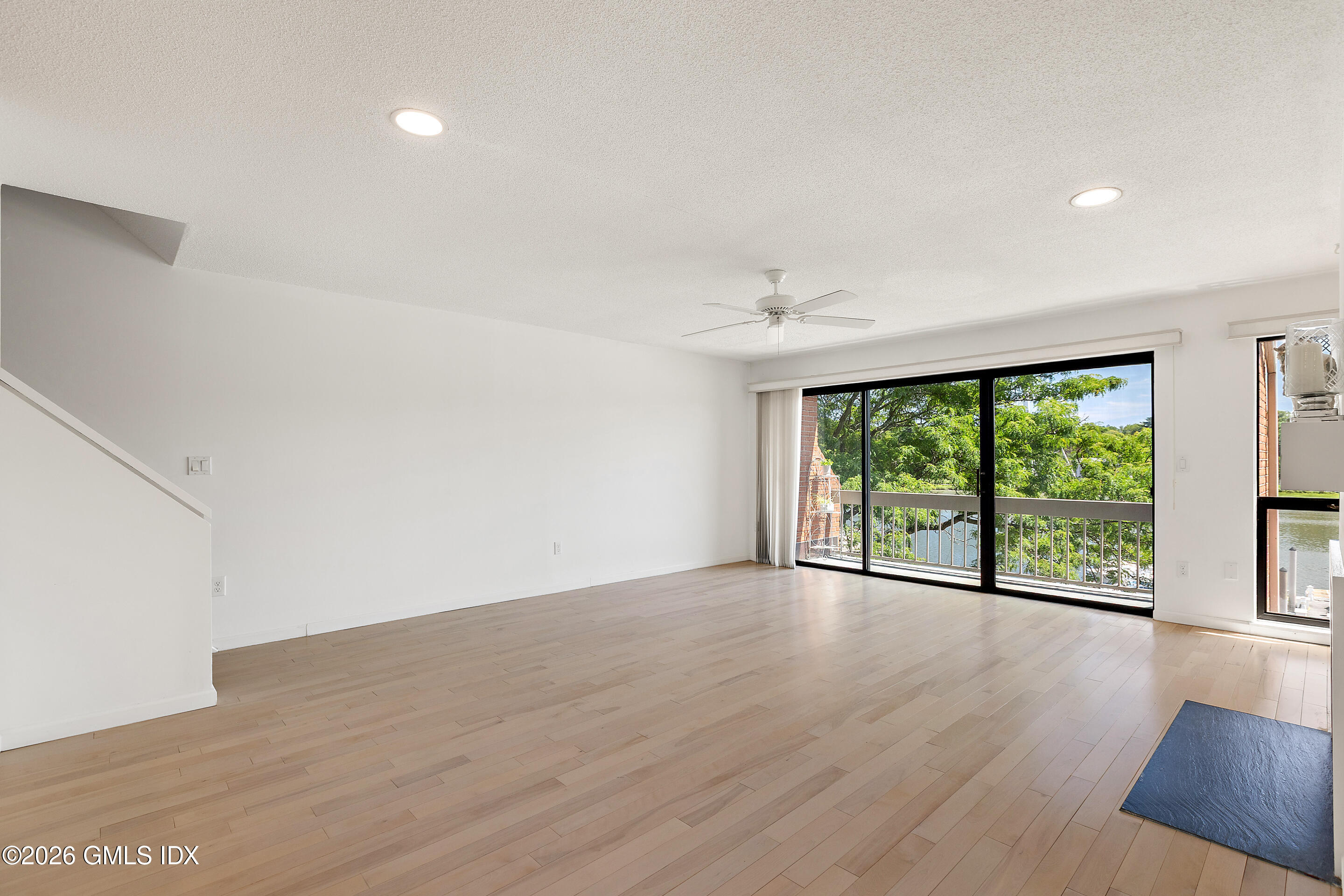 15 River Road 205