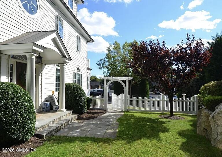 80 E Putnam Avenue