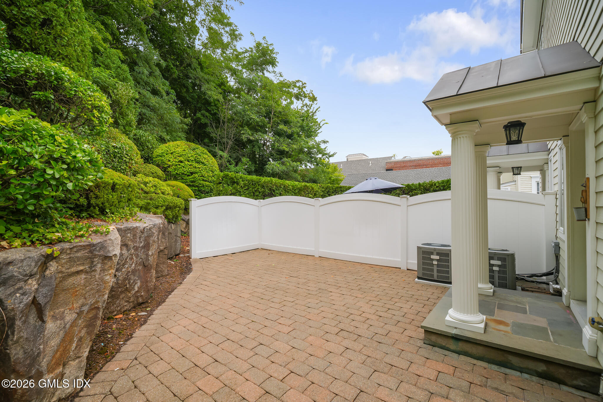 80 E Putnam Avenue