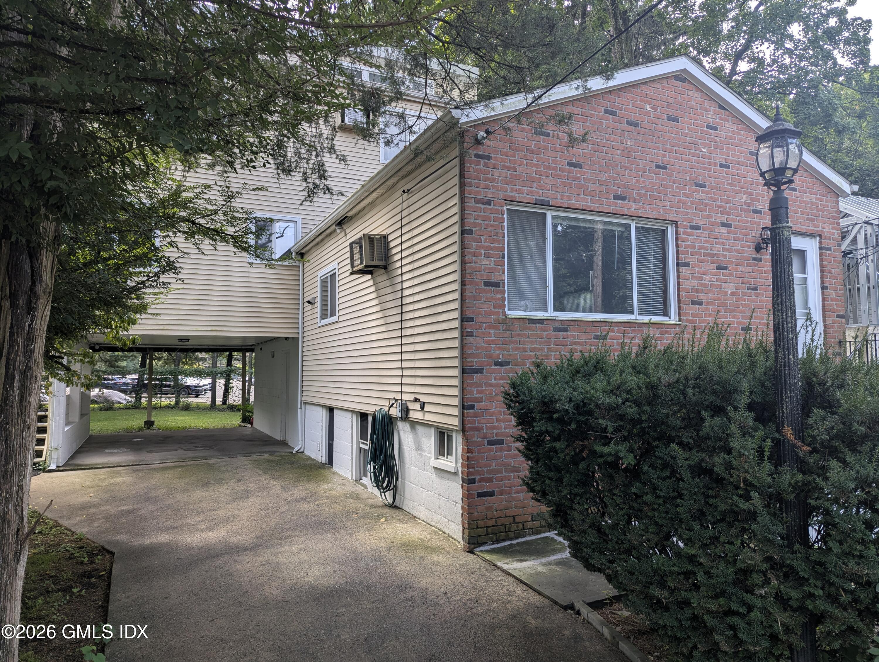 493 Den Lane Apt. 1