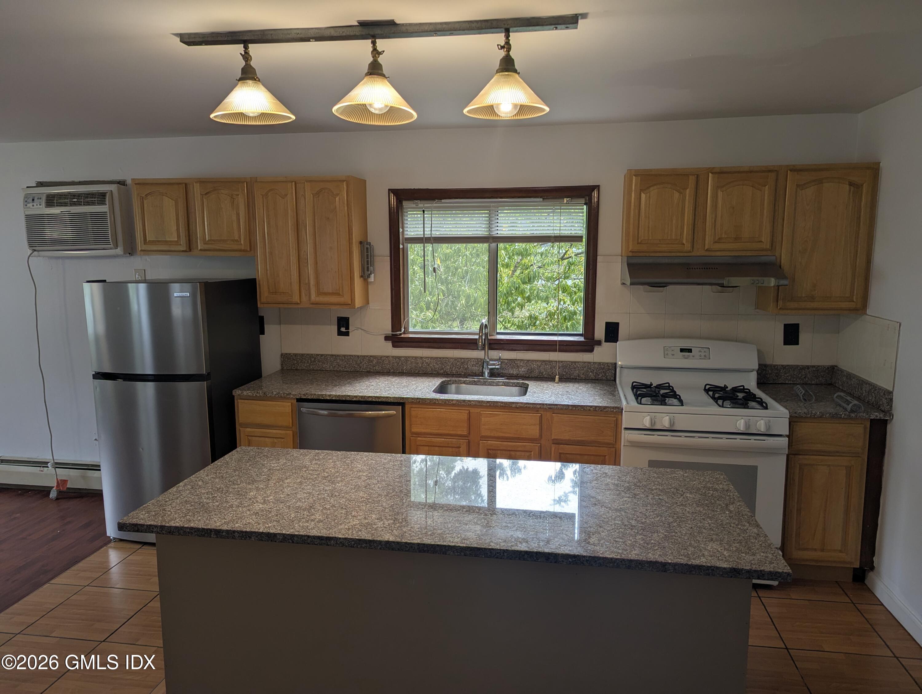 493 Den Lane Apt. 1