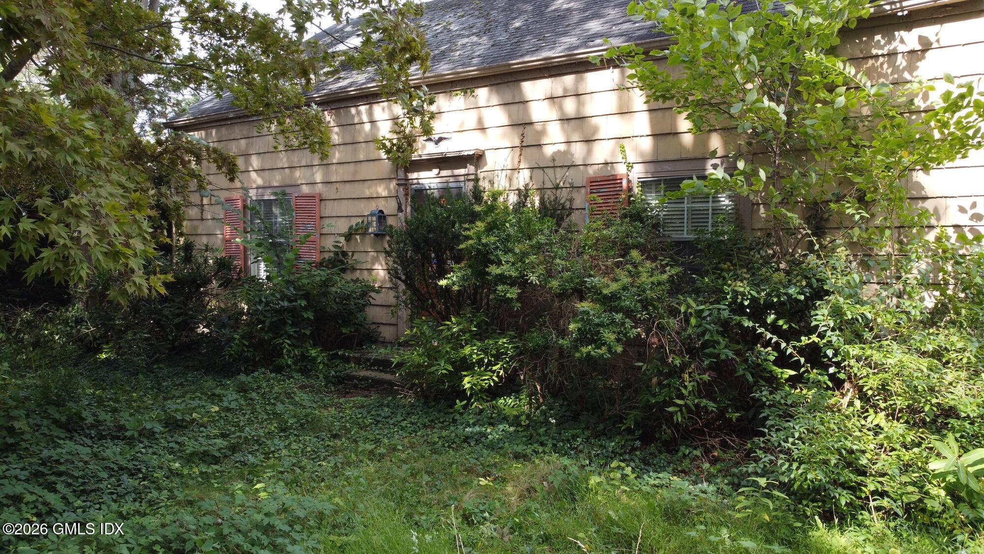 6 Lincoln Avenue