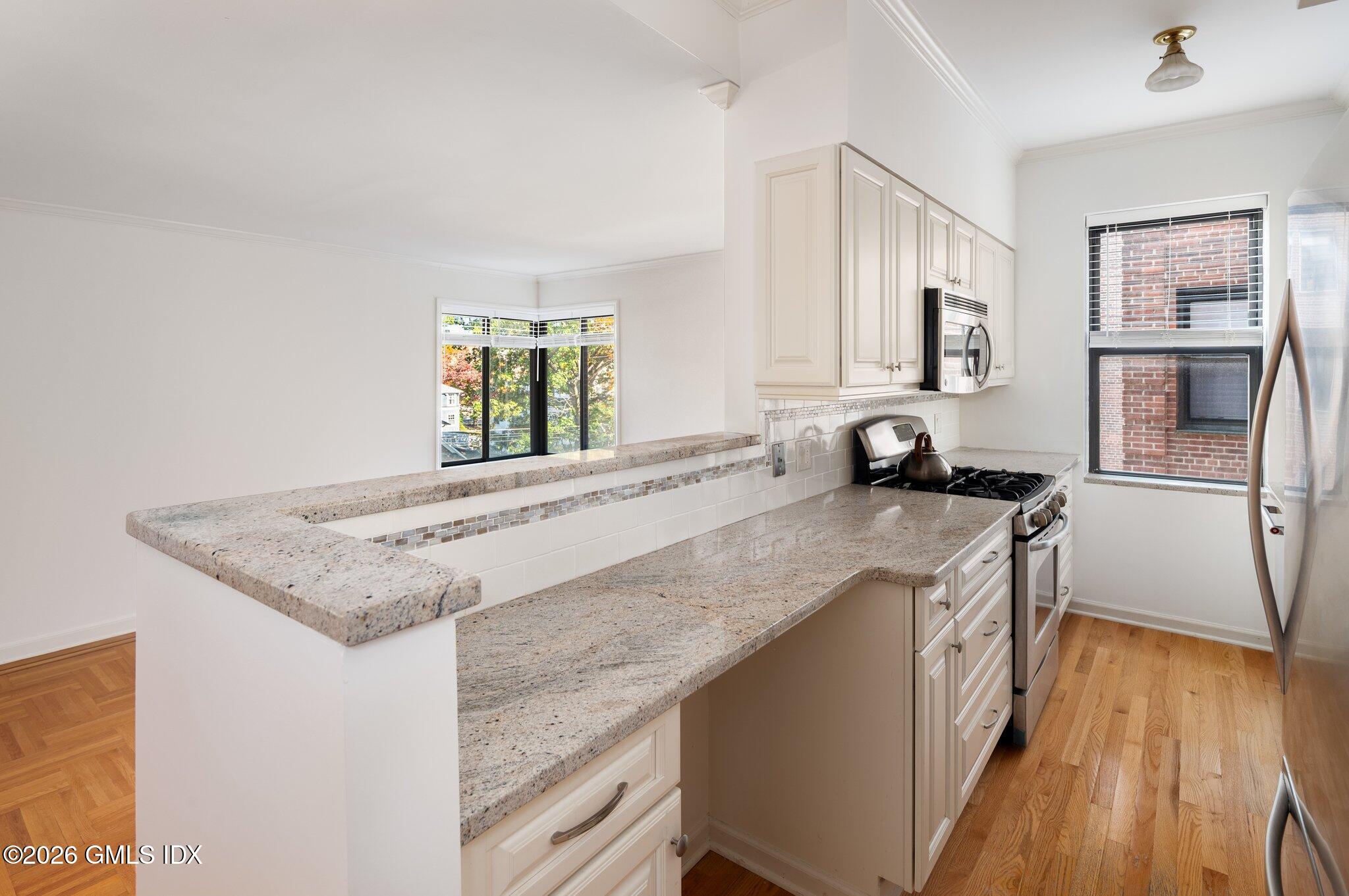 40 W Elm Street APT 4G