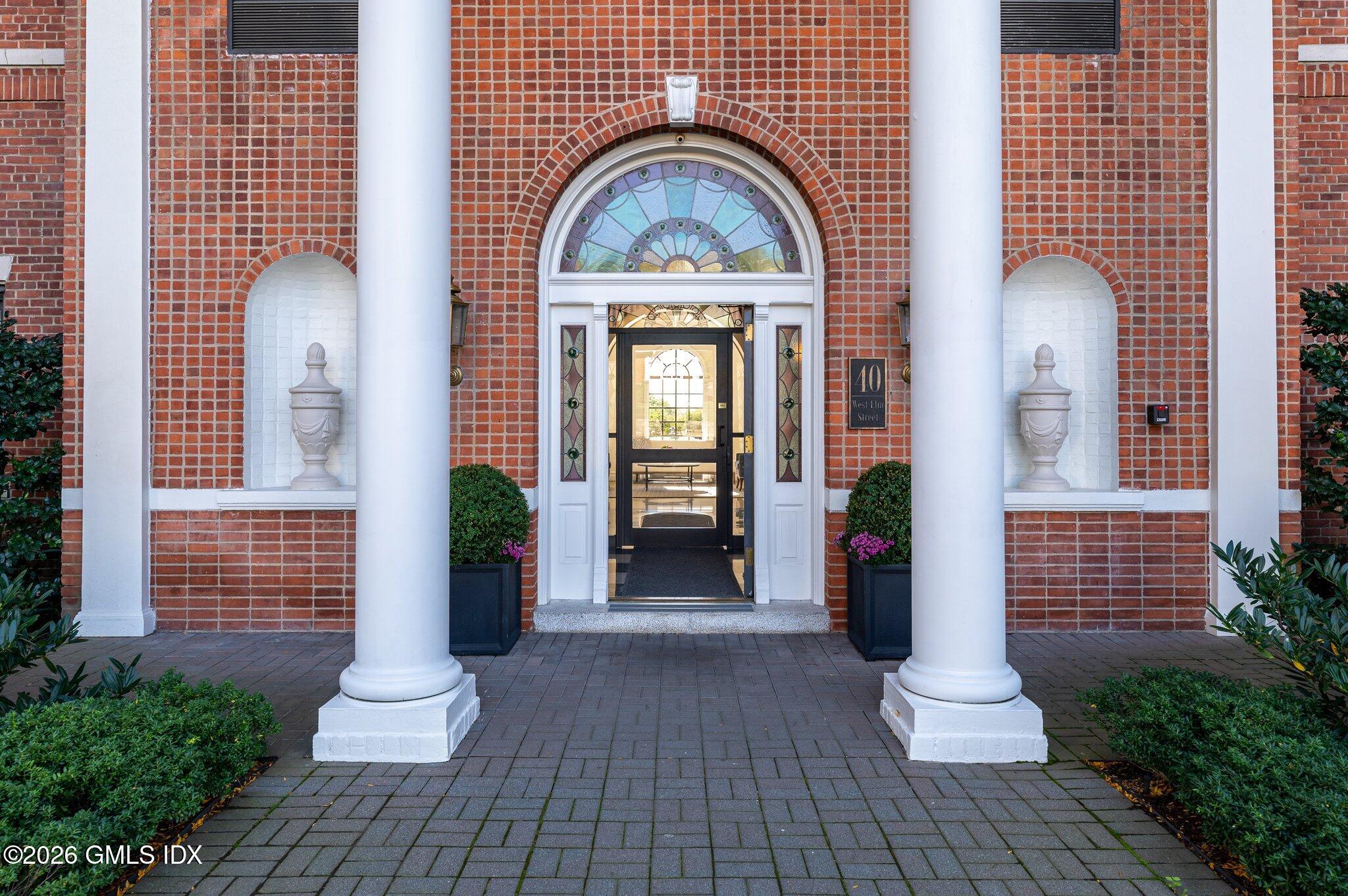 40 W Elm Street APT 4G