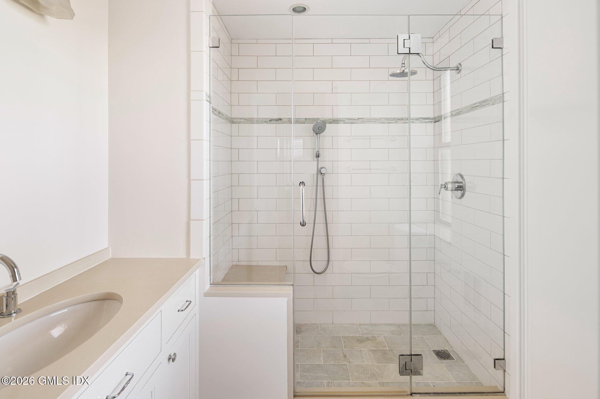 40 W Elm Street APT 4G