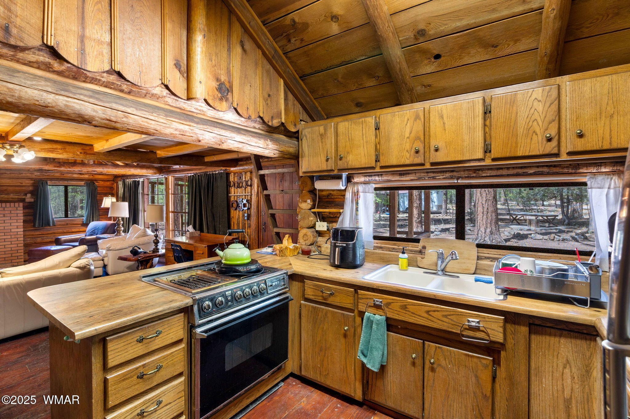 1137 W Hummingbird Circle