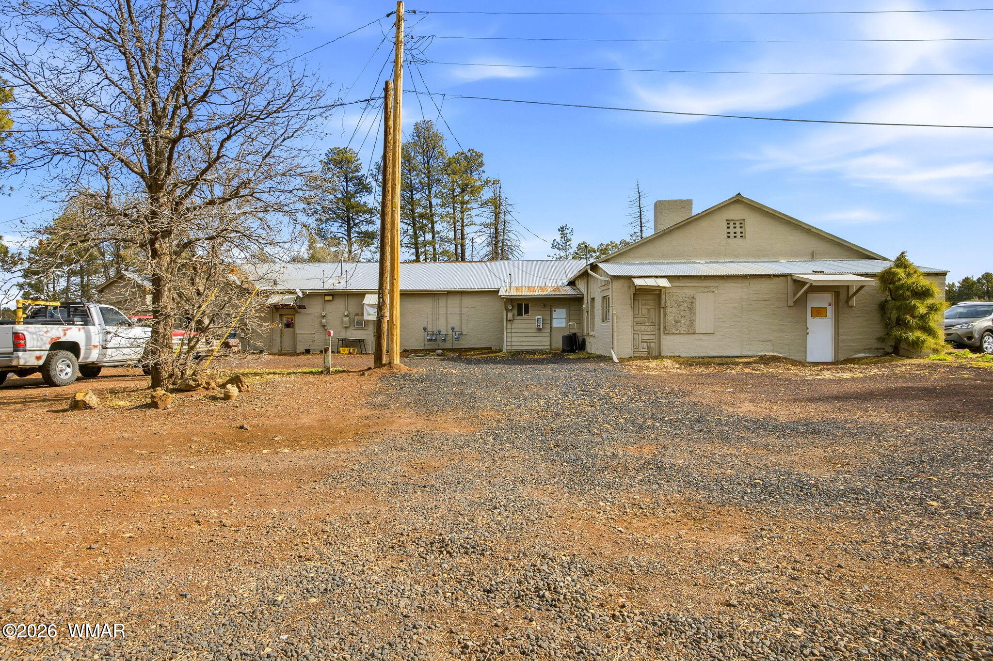 1691 W White Mountain Boulevard