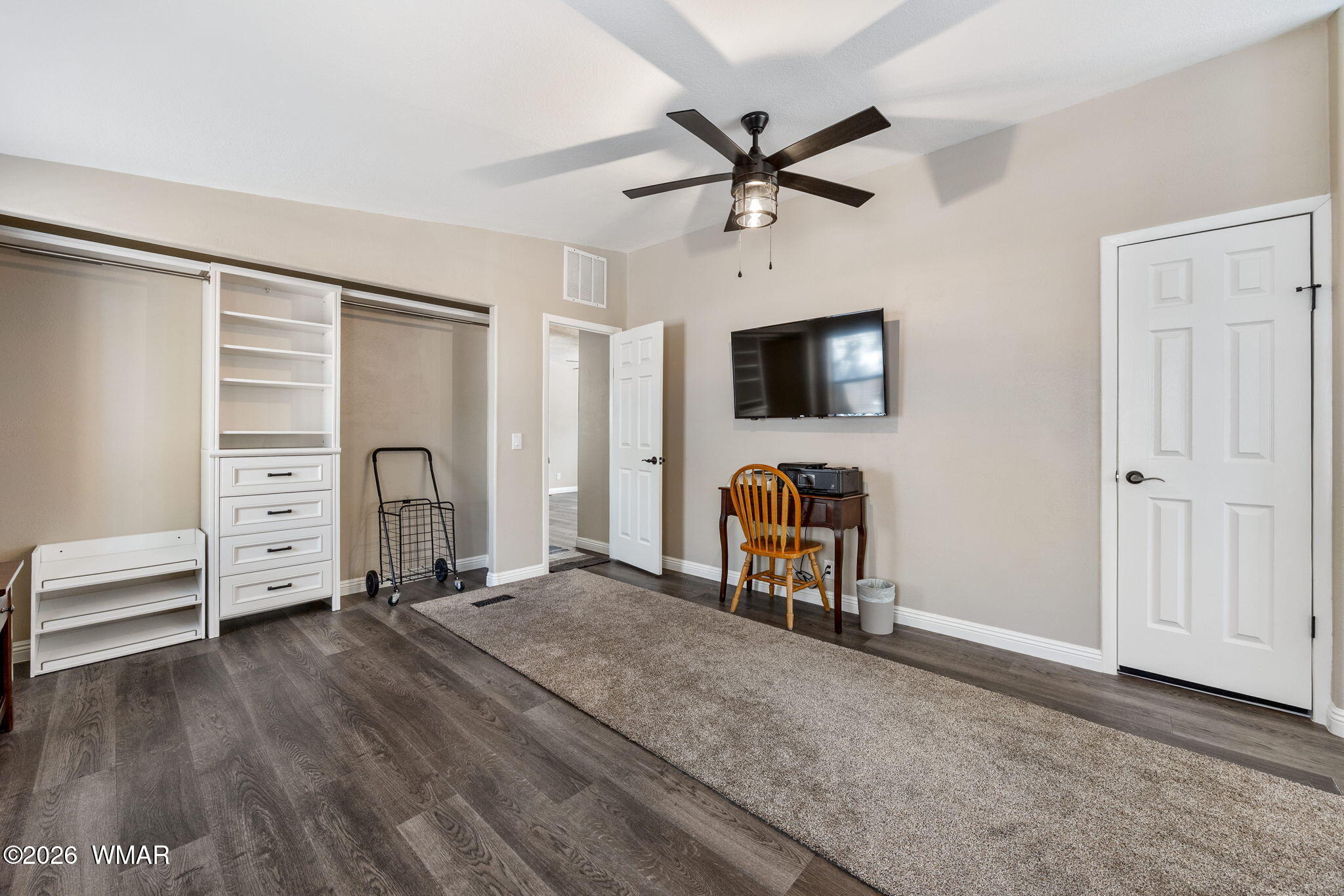 2937 W Whipple