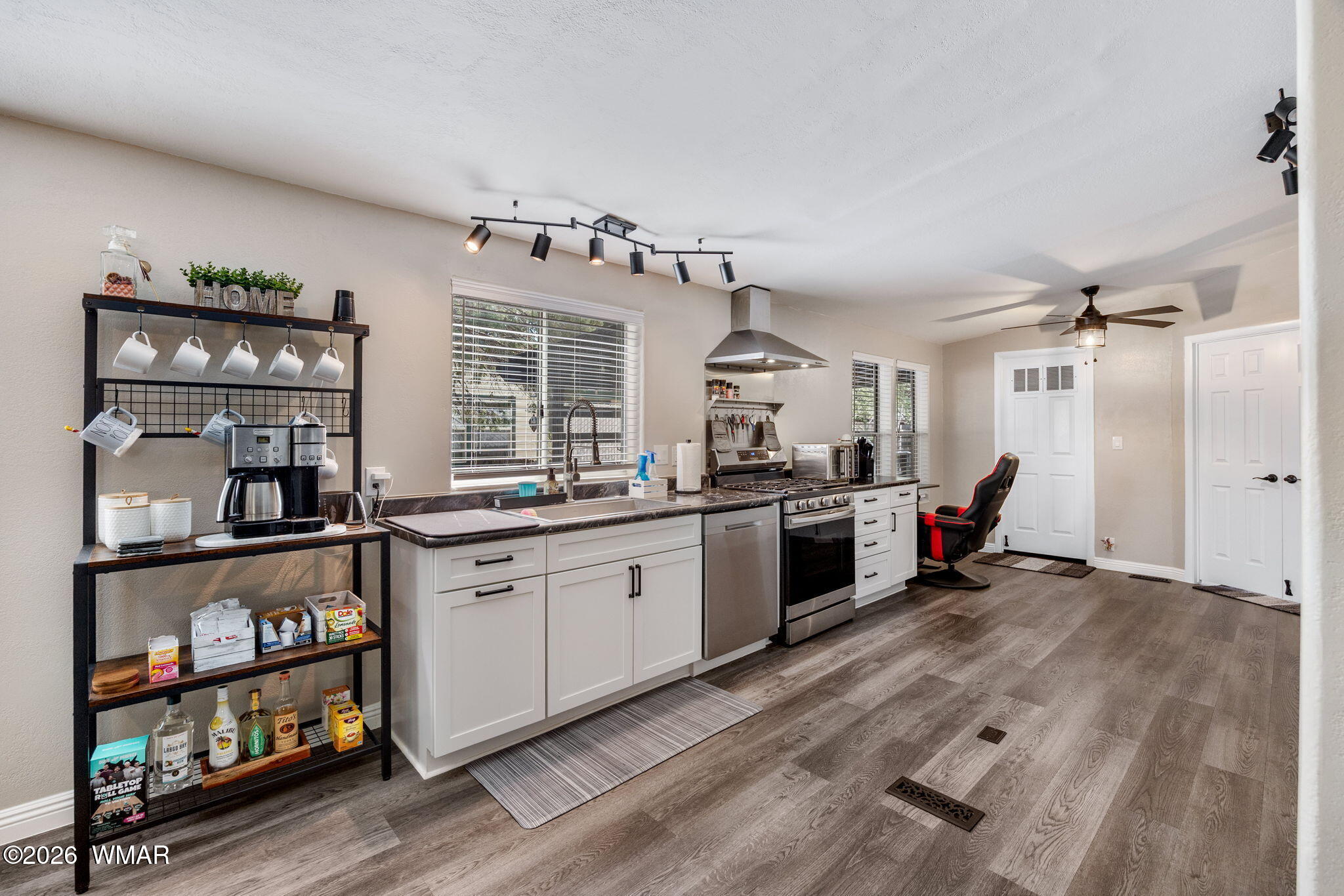 2937 W Whipple