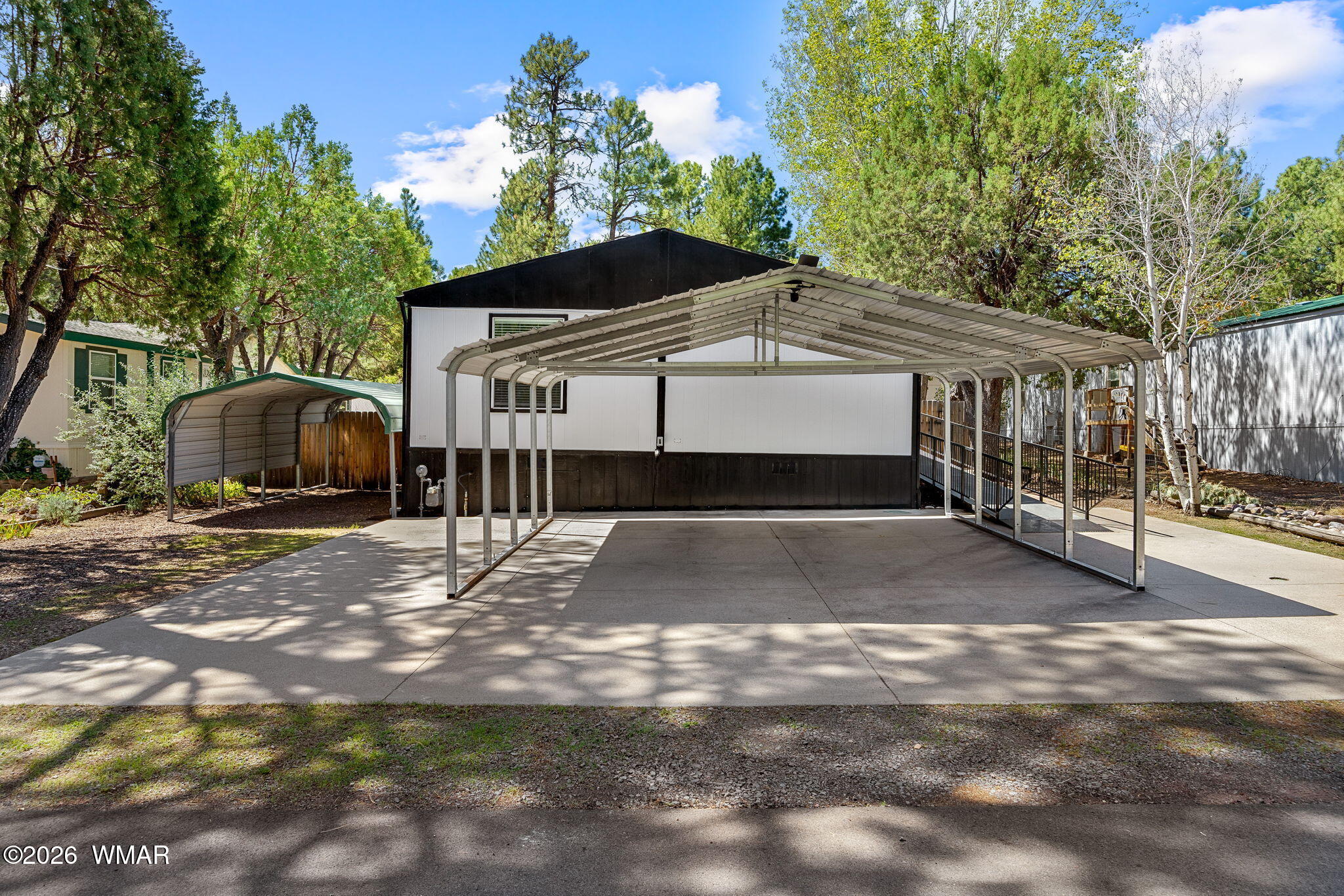 2937 W Whipple
