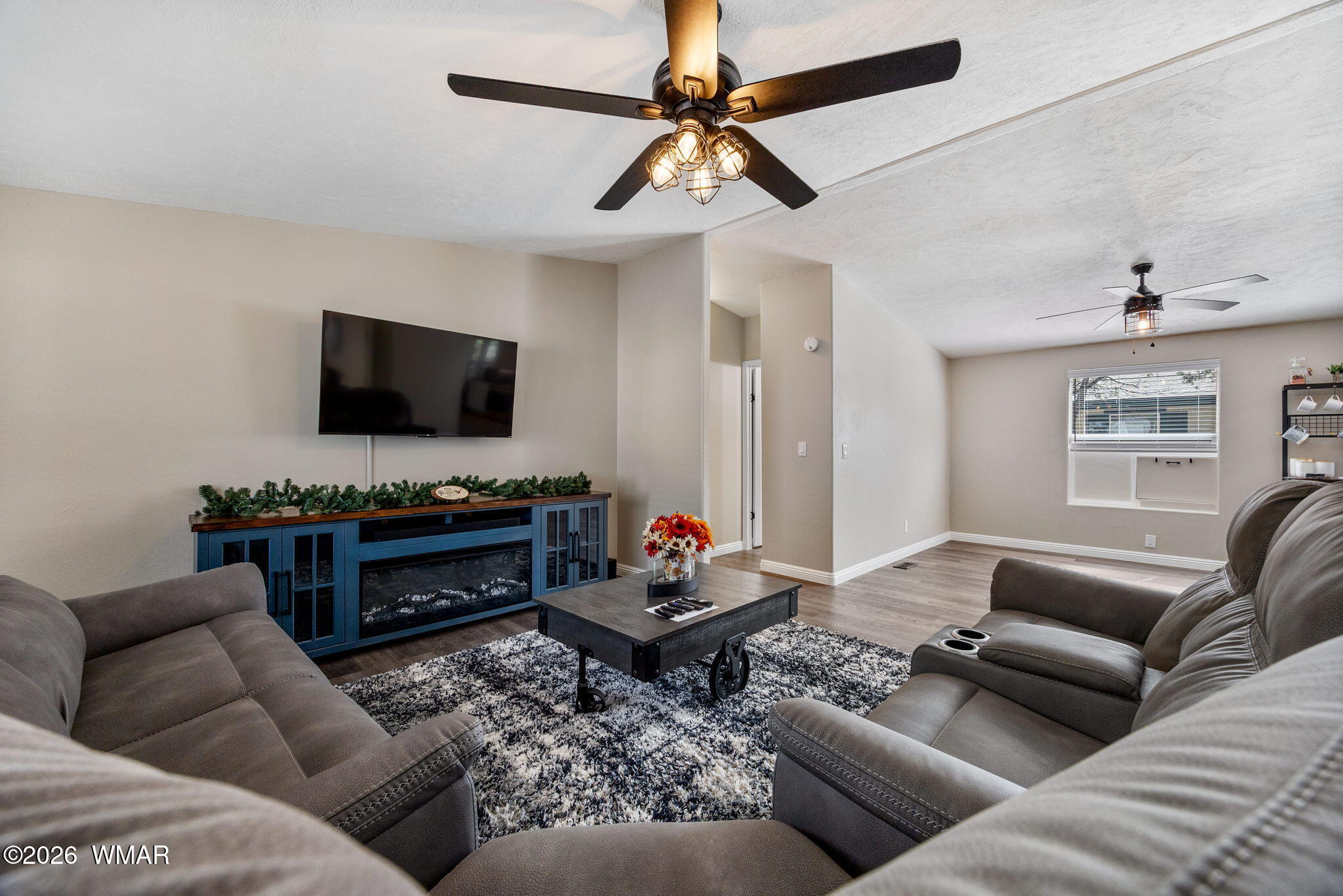 2937 W Whipple