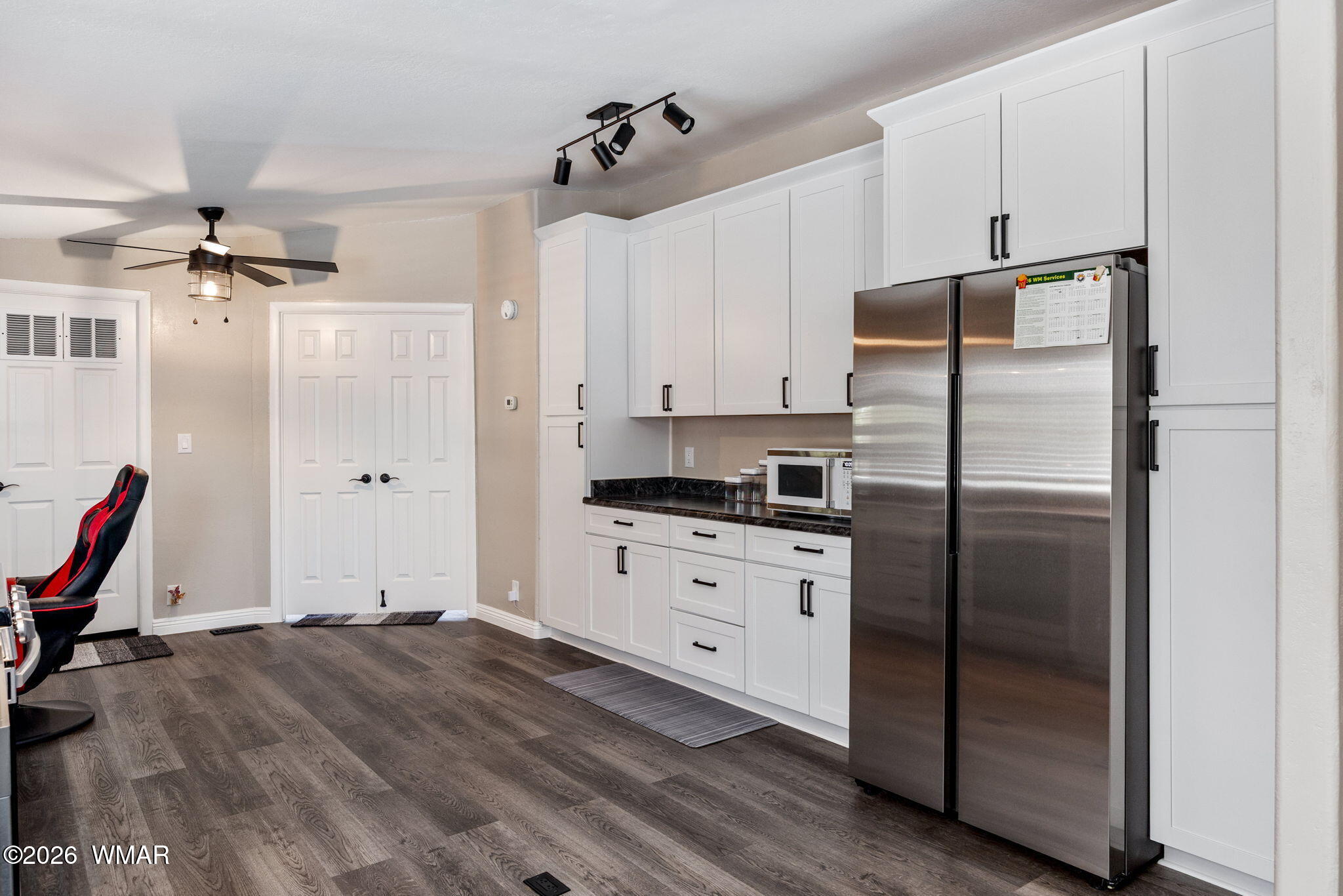 2937 W Whipple