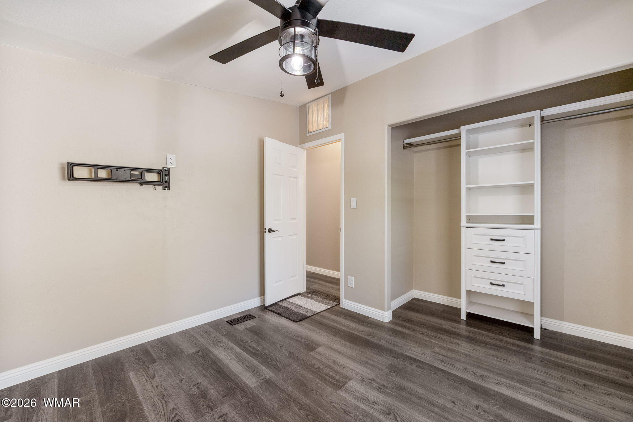 2937 W Whipple