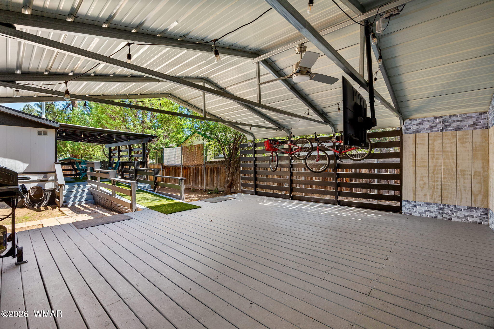 2937 W Whipple