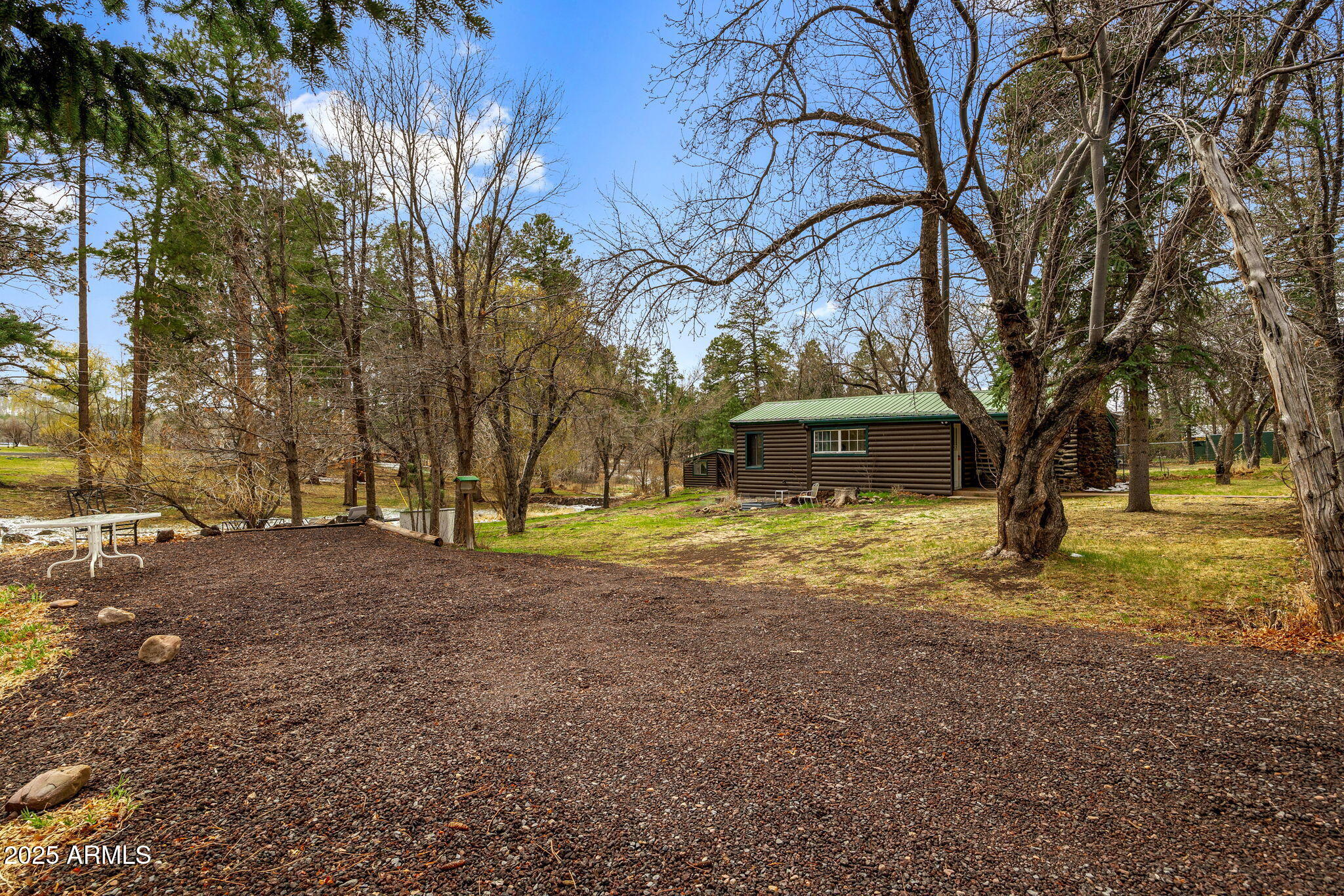 1571 E SPRUCE Lane