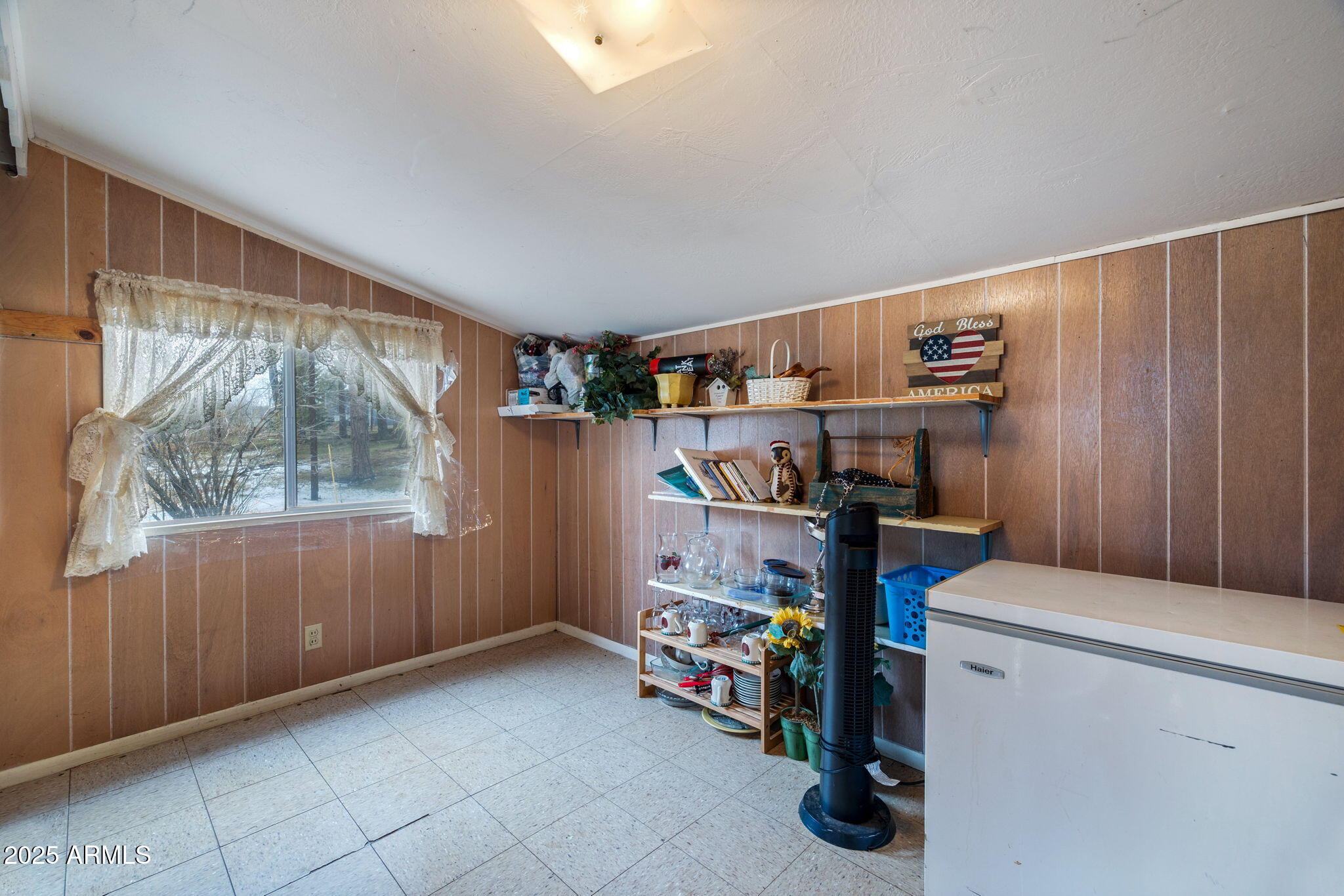 1571 E SPRUCE Lane