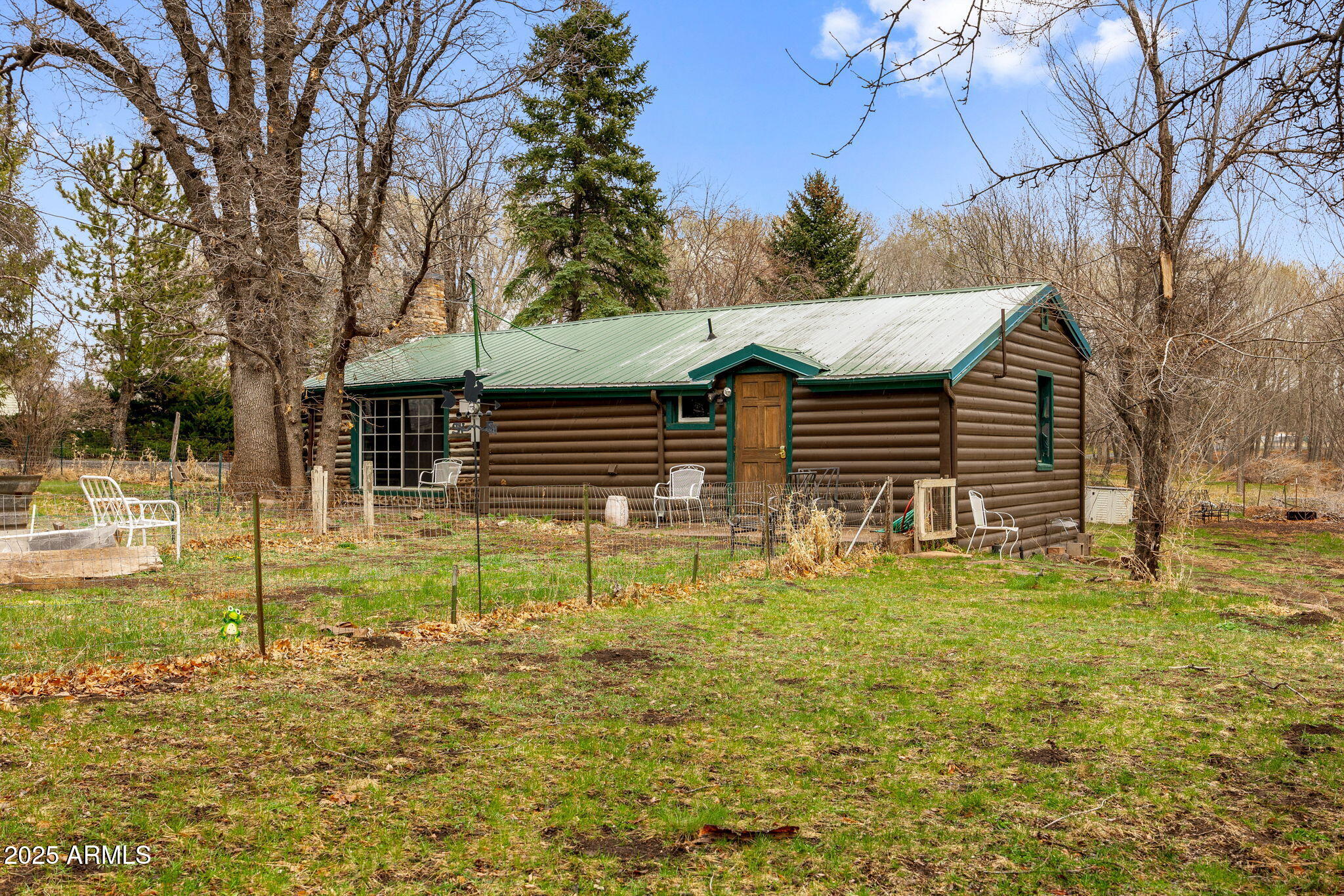 1571 E SPRUCE Lane