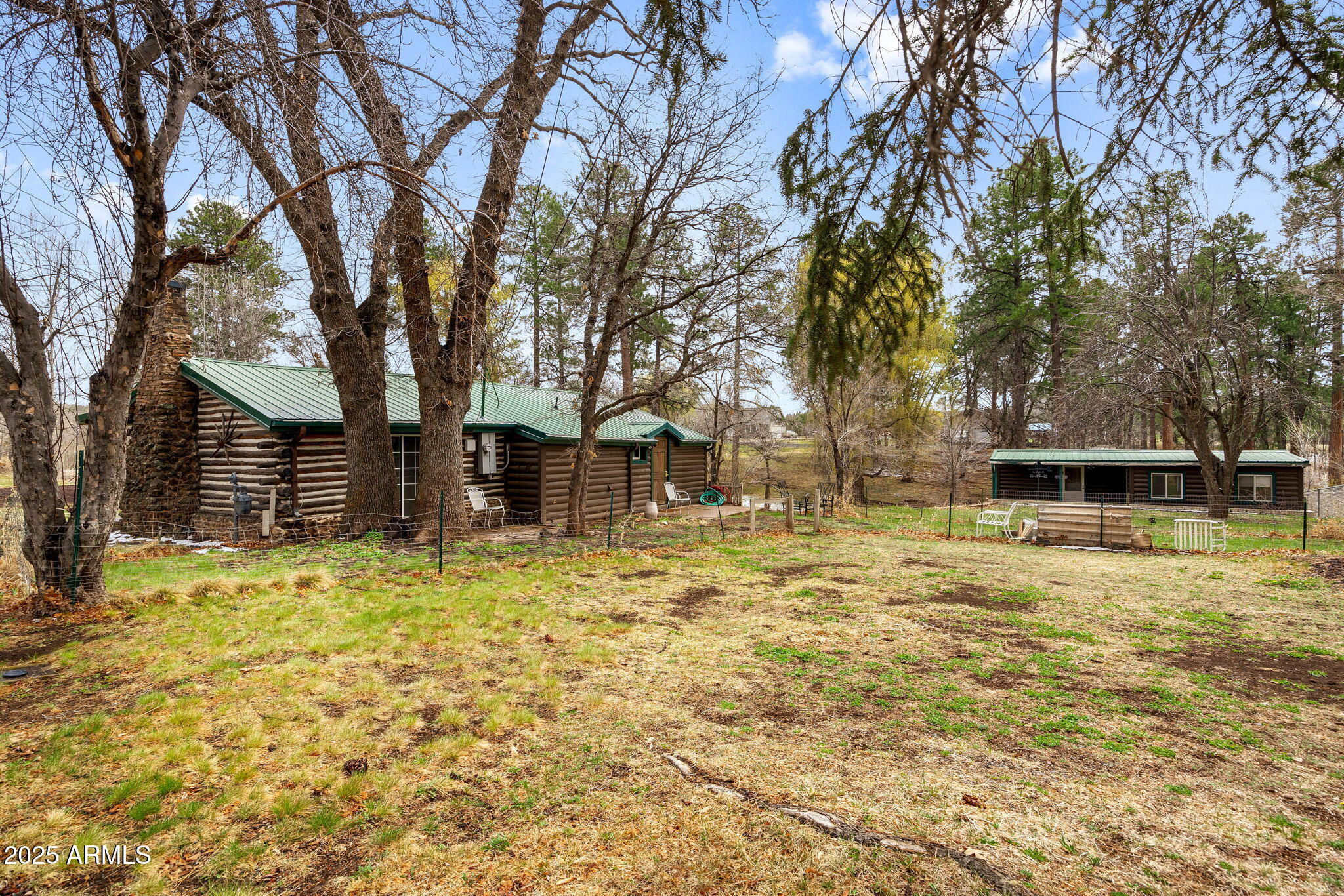1571 E SPRUCE Lane