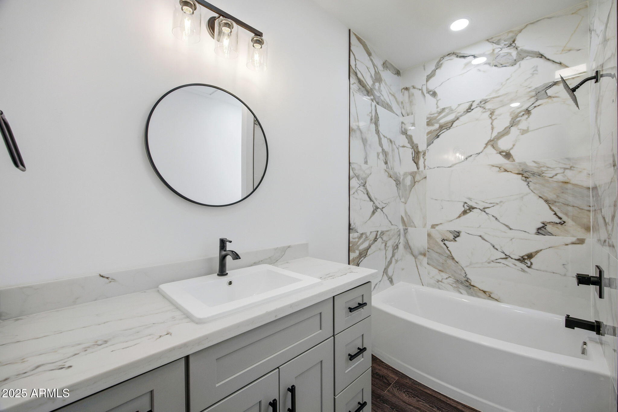 180 W PINE HAVEN Circle