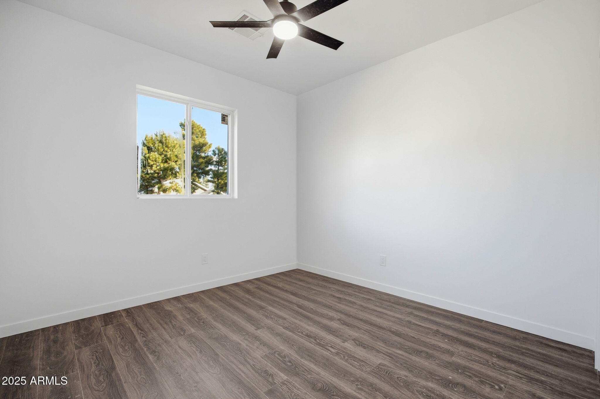 180 W PINE HAVEN Circle