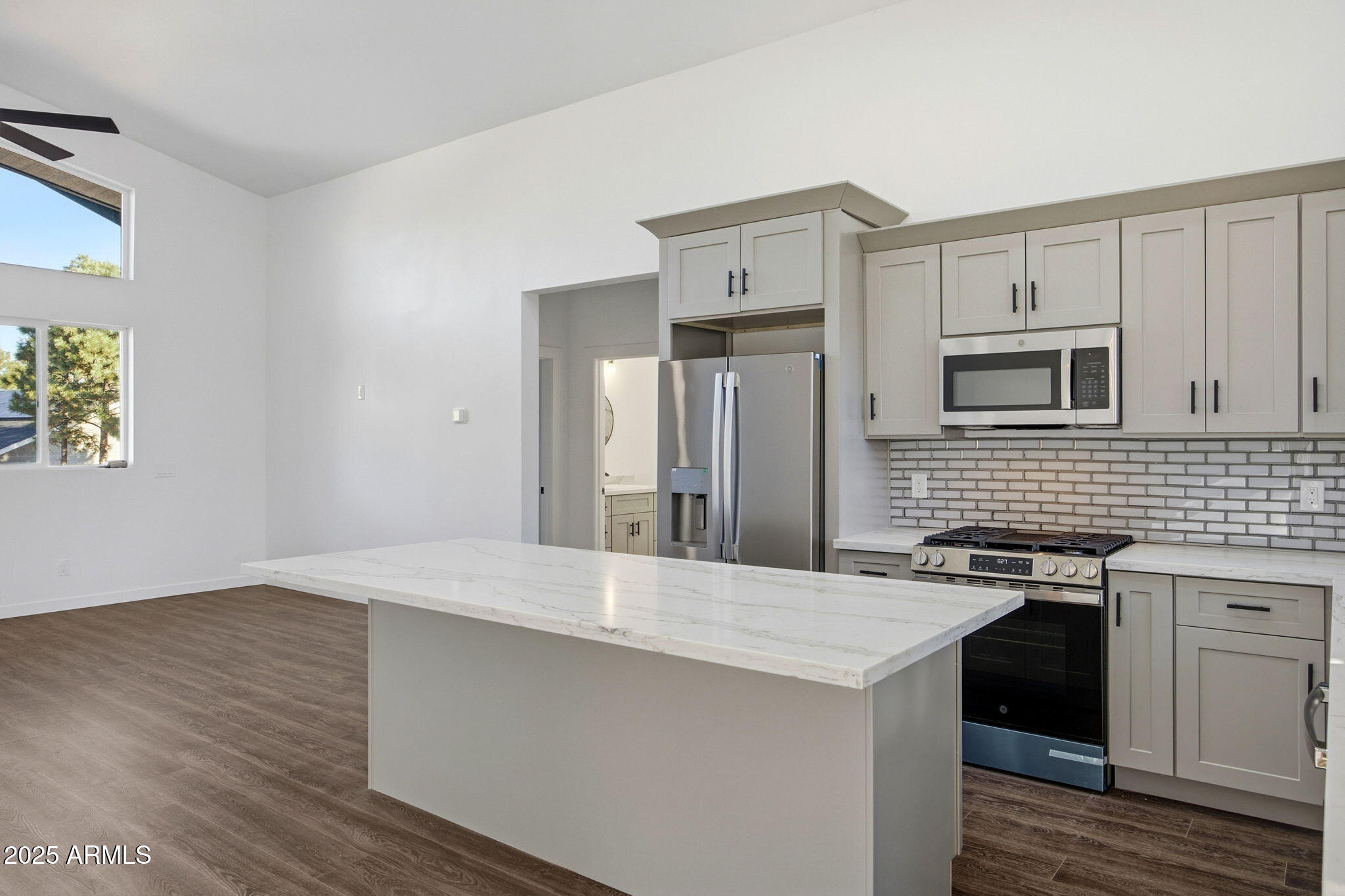 180 W PINE HAVEN Circle