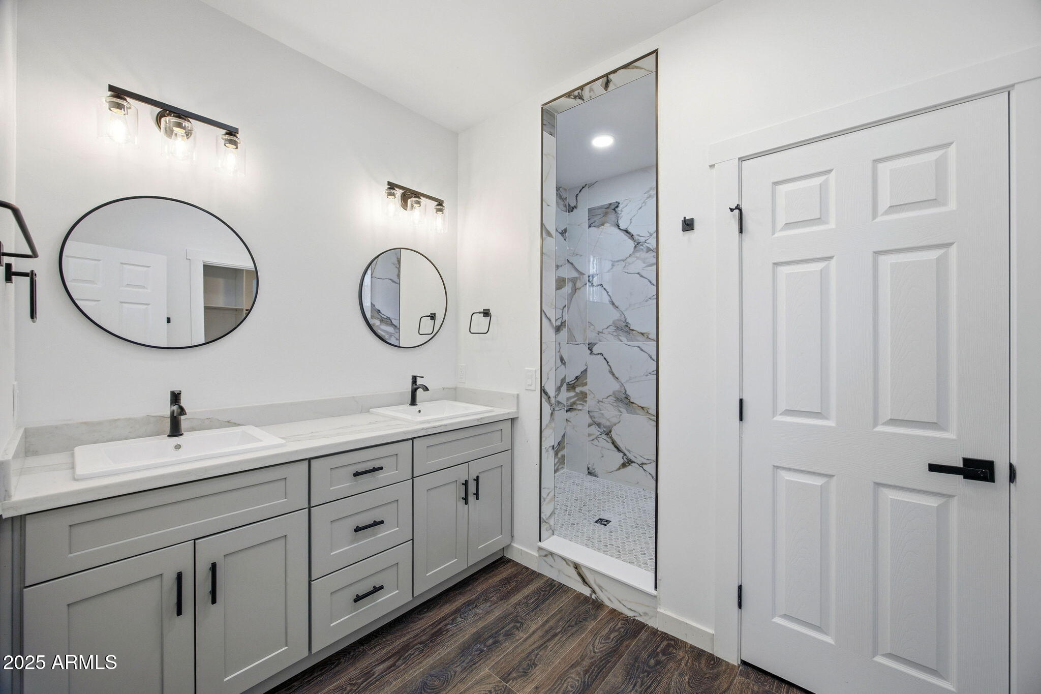 180 W PINE HAVEN Circle