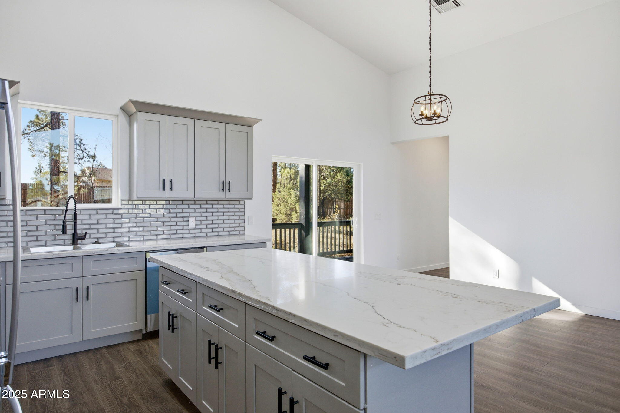 180 W PINE HAVEN Circle