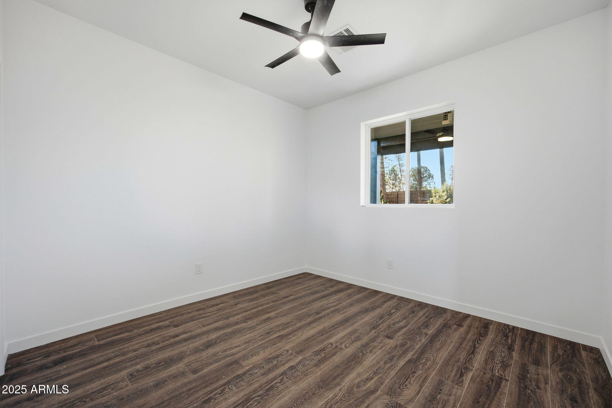 180 W PINE HAVEN Circle