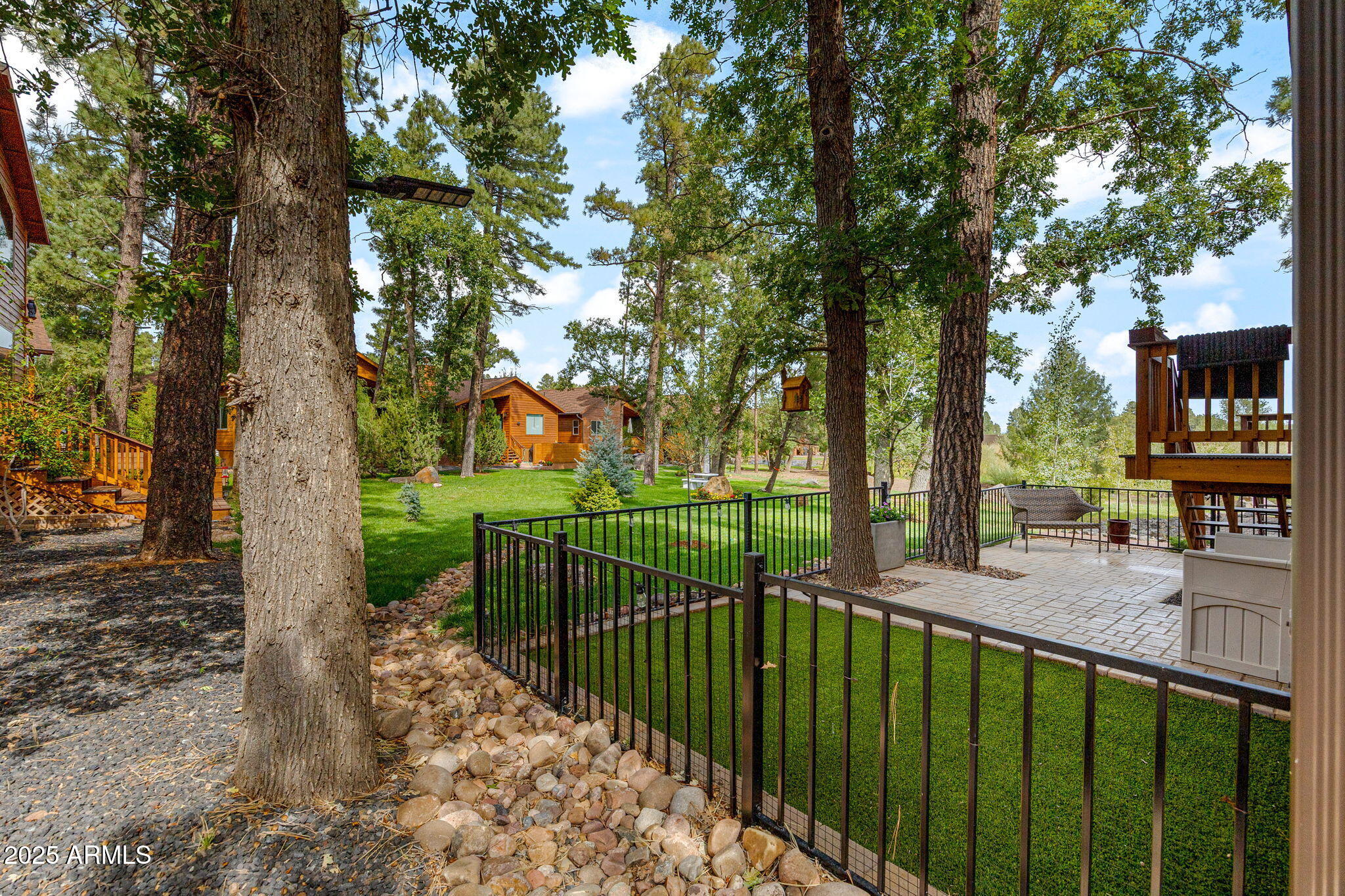 2524 W WATERS EDGE Lane