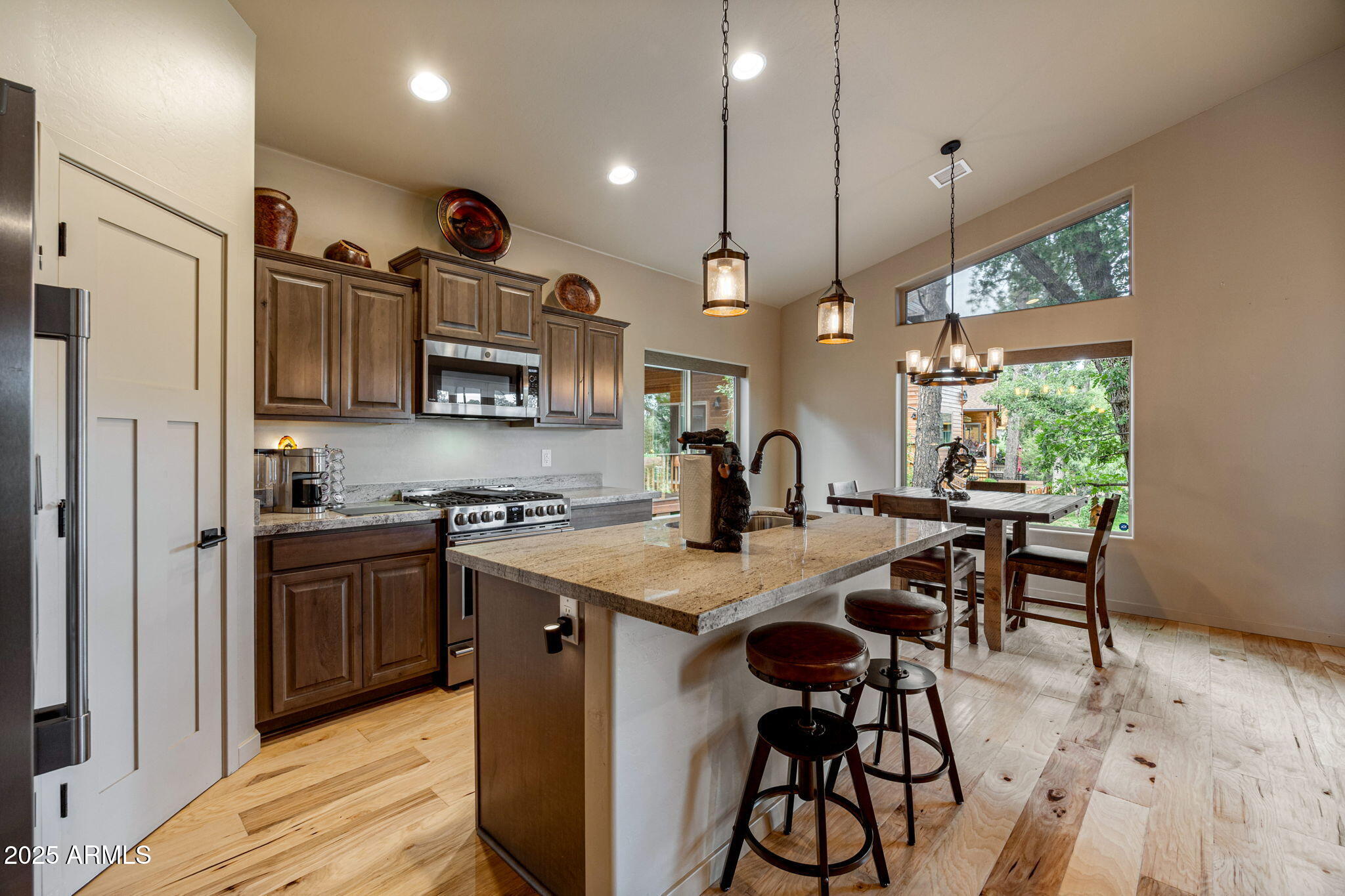 2524 W WATERS EDGE Lane