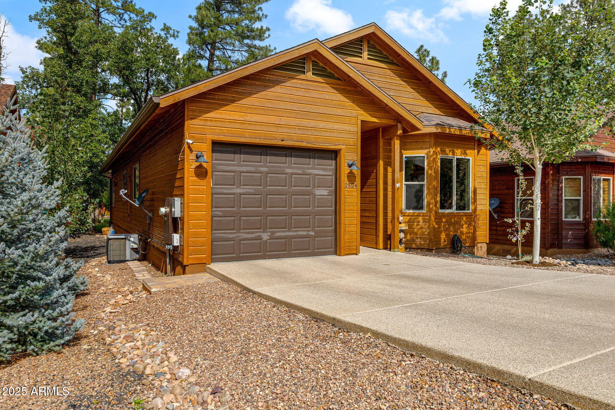 2524 W WATERS EDGE Lane