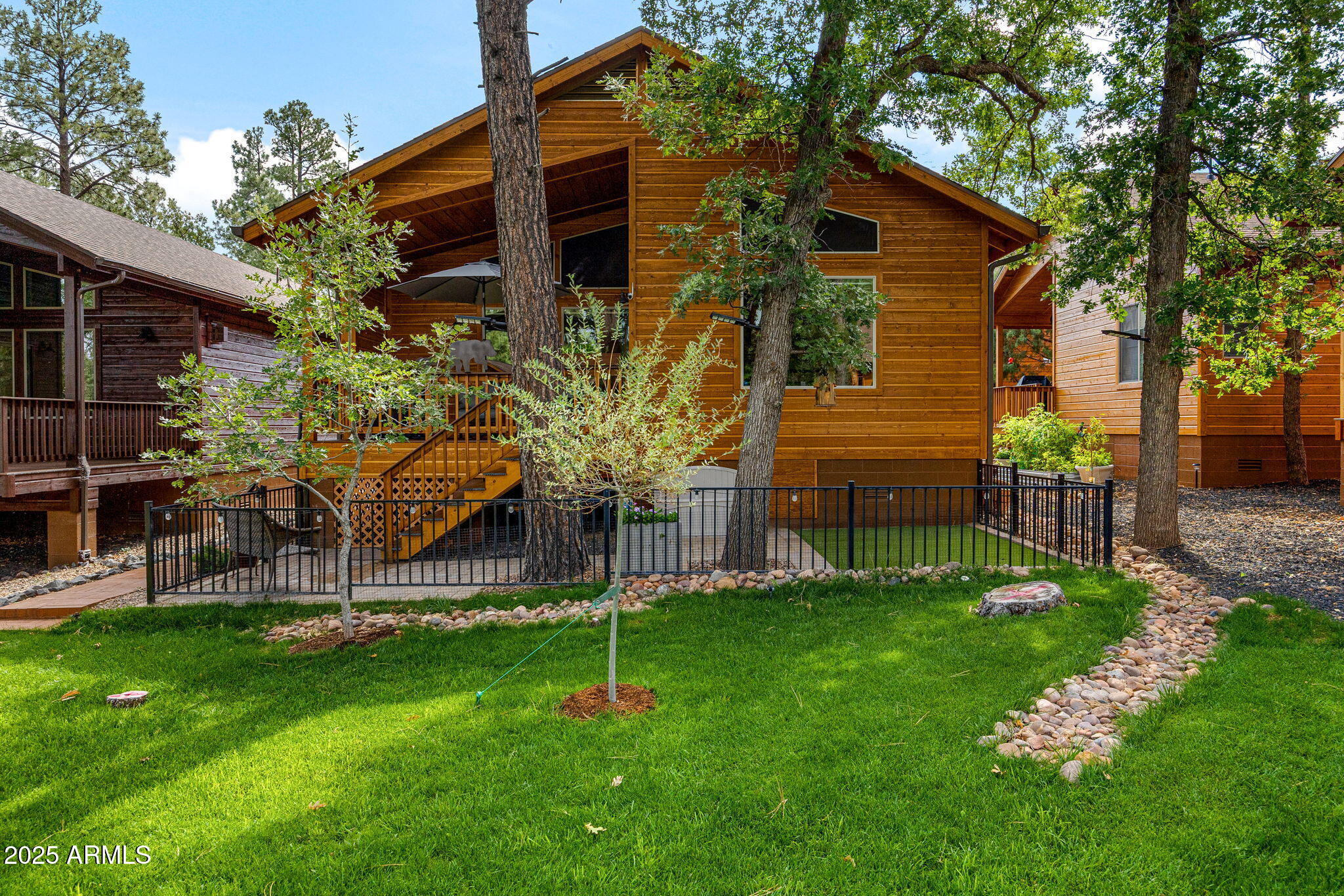 2524 W WATERS EDGE Lane