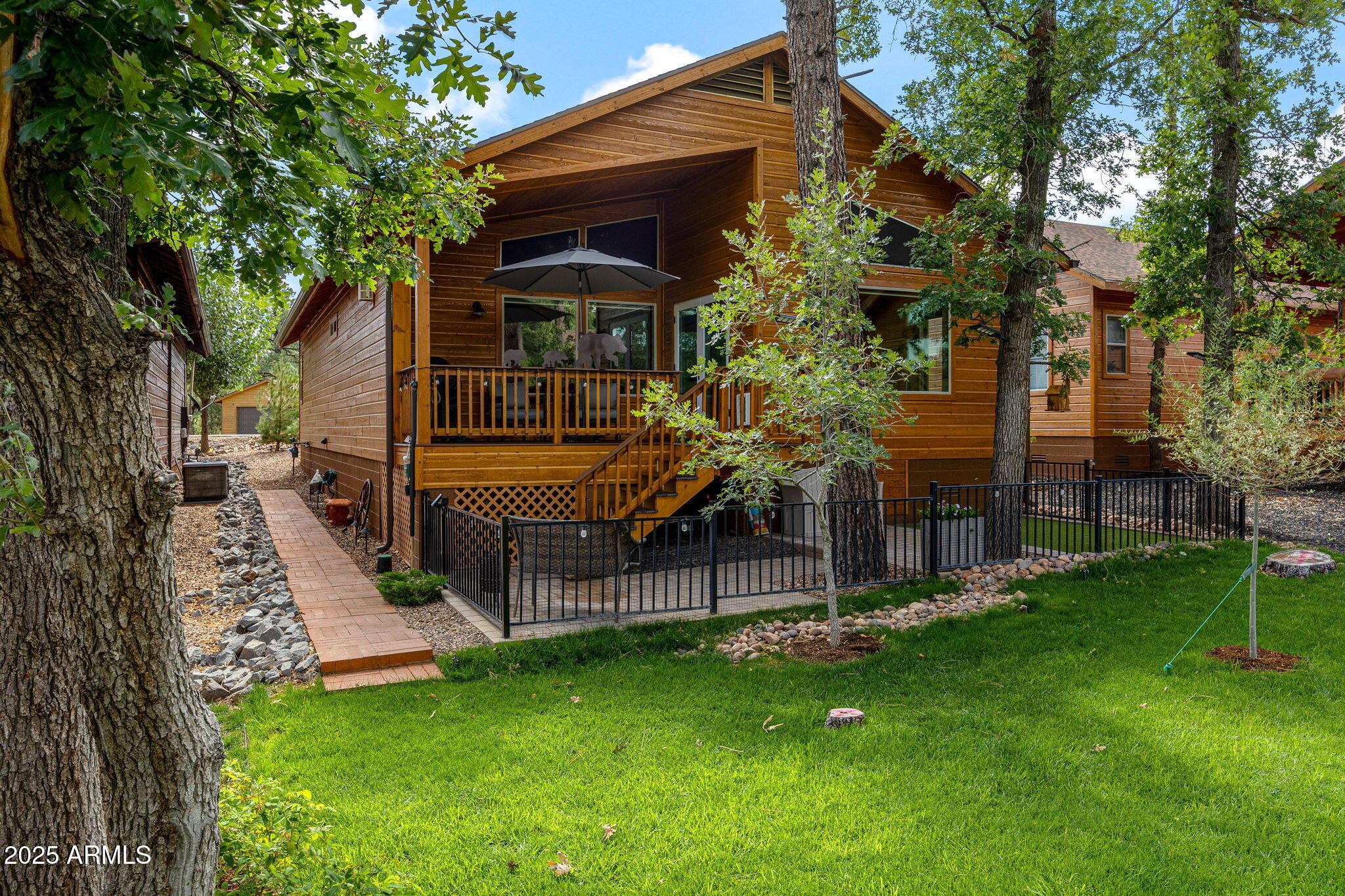 2524 W WATERS EDGE Lane
