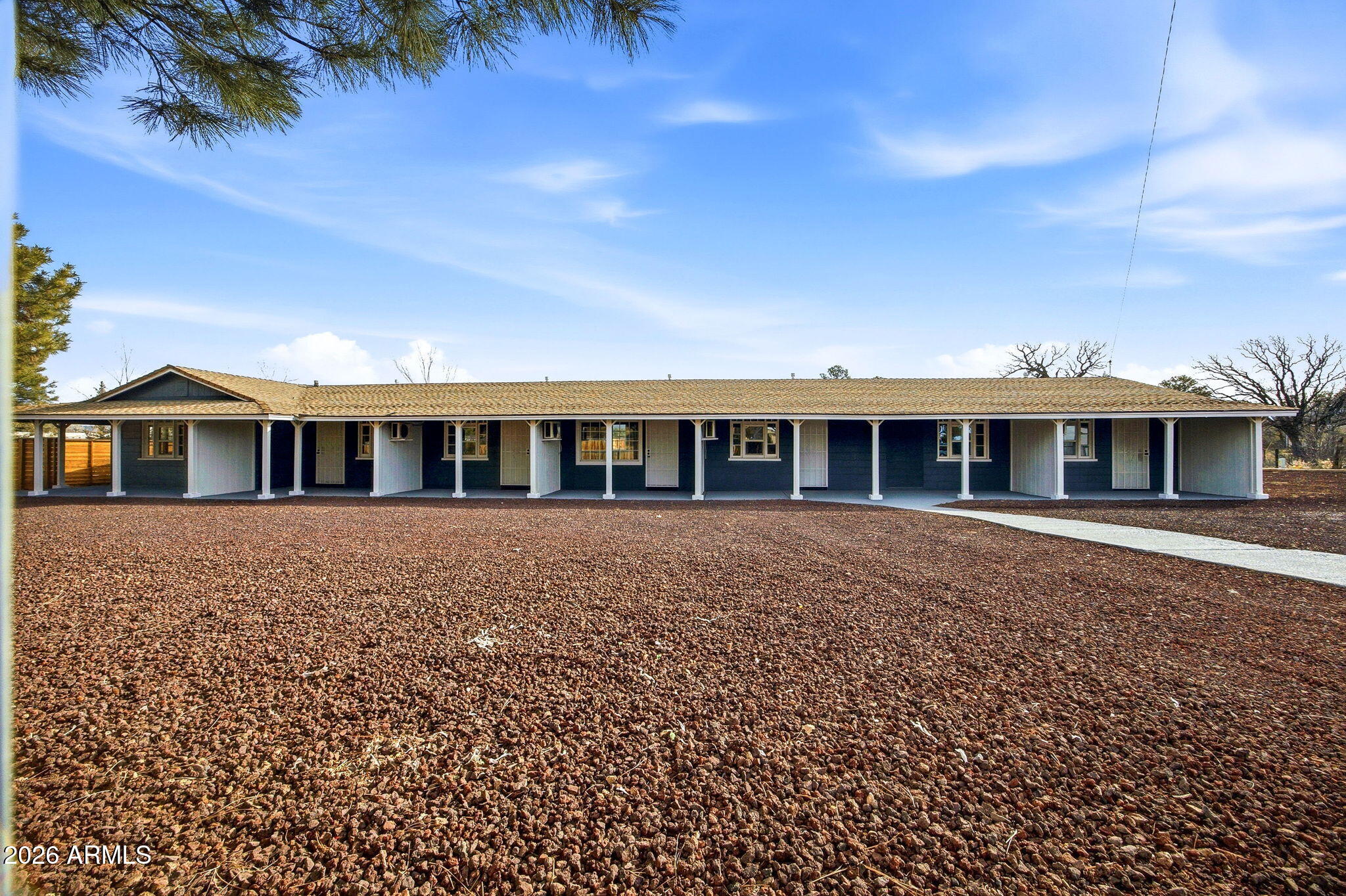 1897 W WHITE MOUNTAIN Boulevard