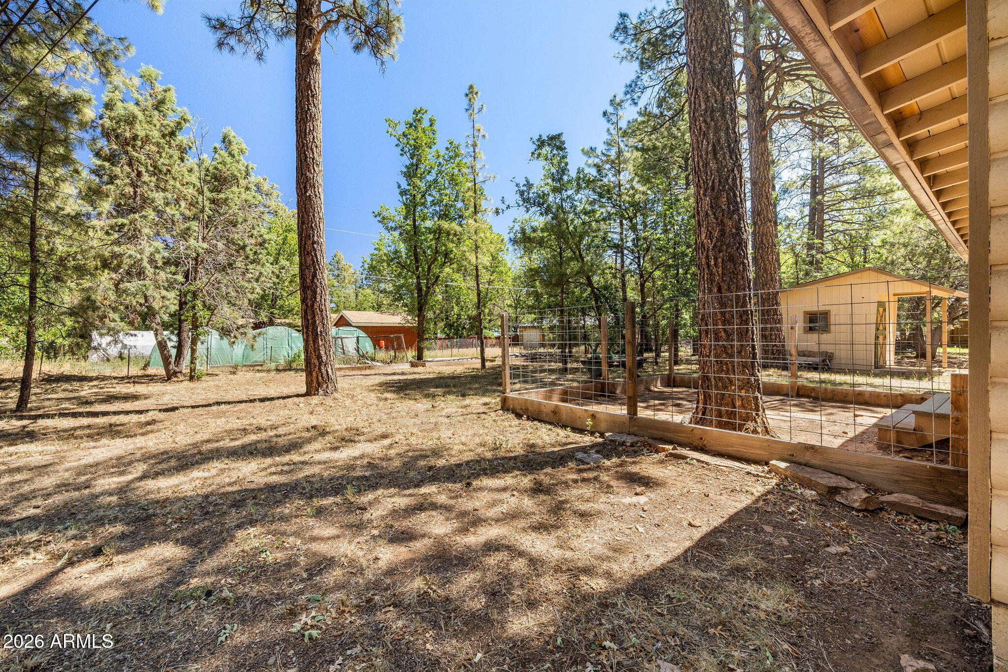 564 W MEADOW Drive