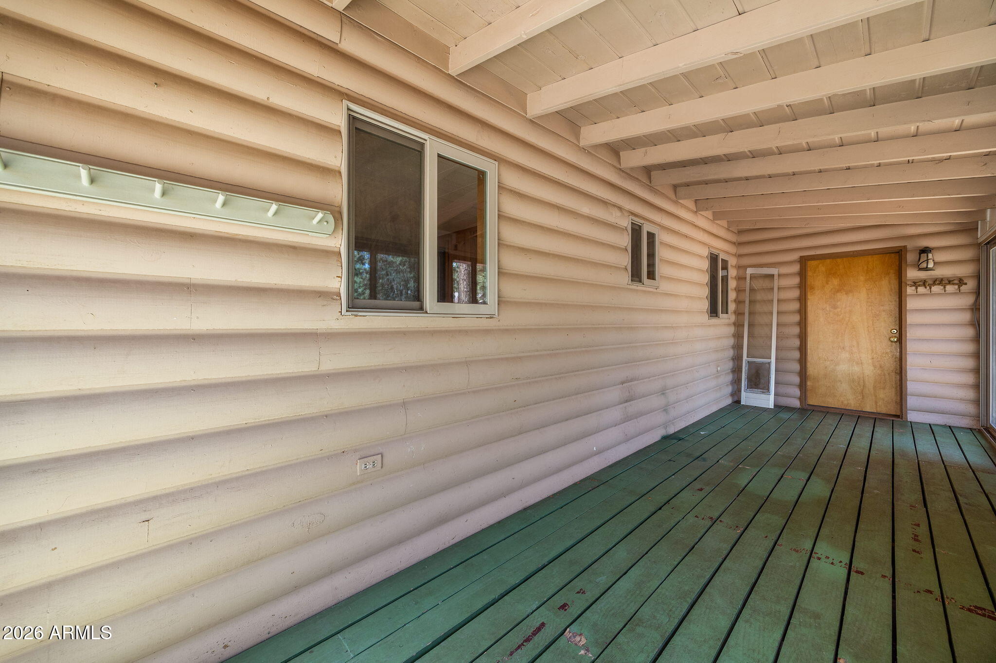 564 W MEADOW Drive